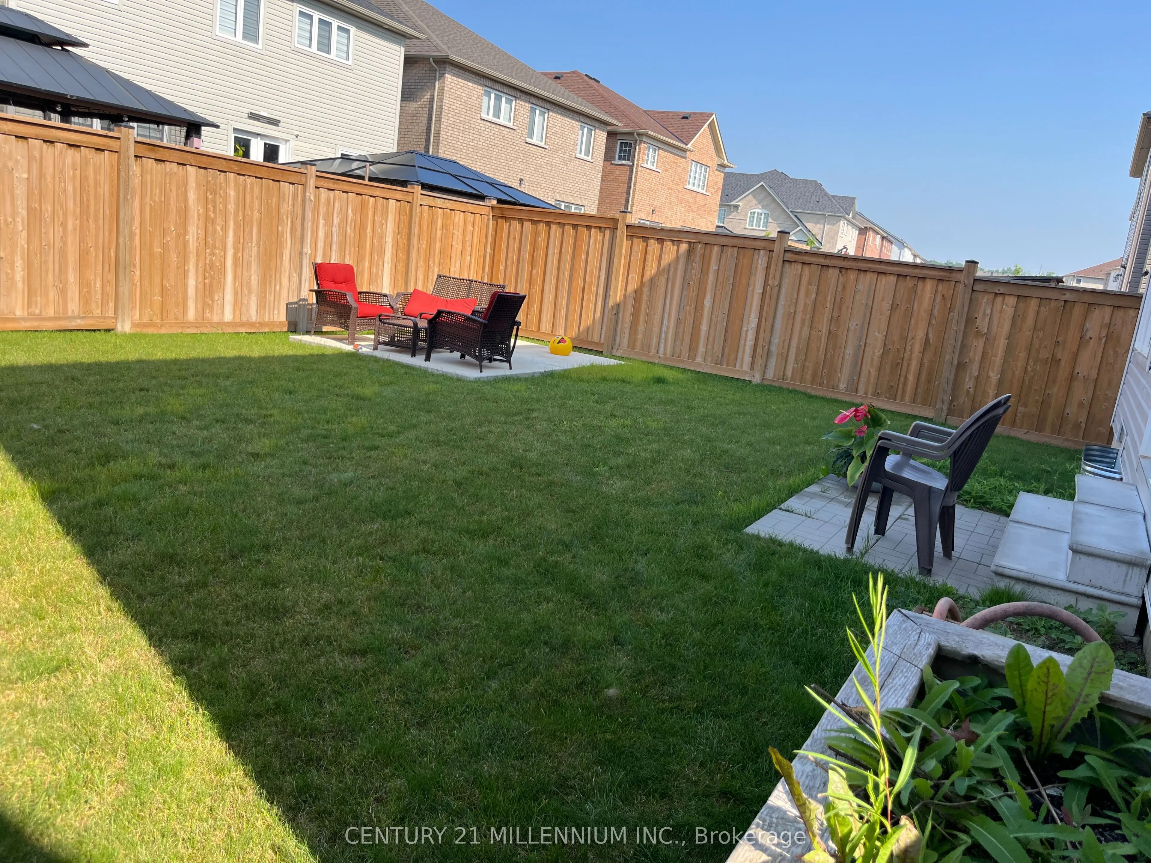 712 Gilmour Crescent