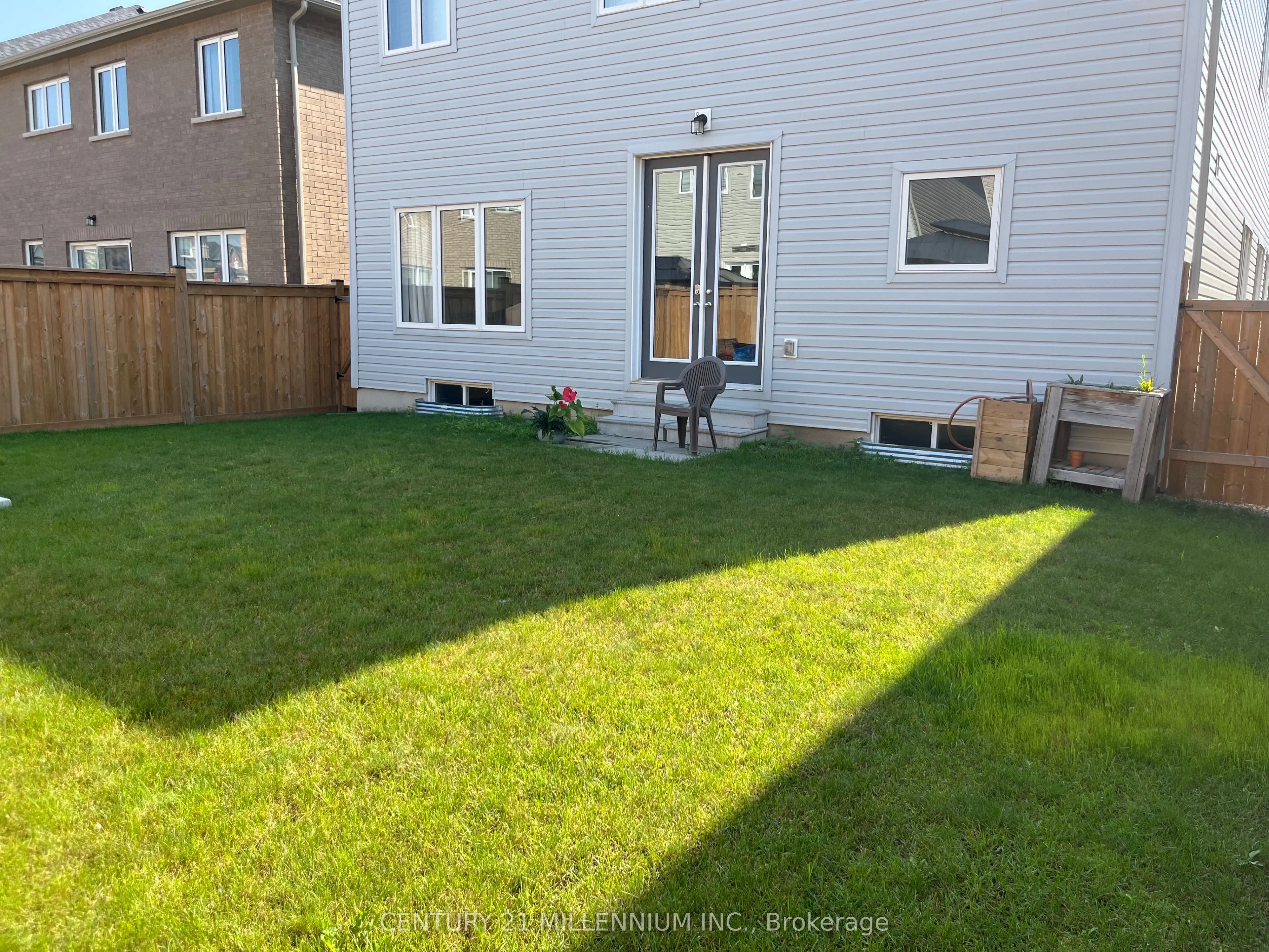 712 Gilmour Crescent