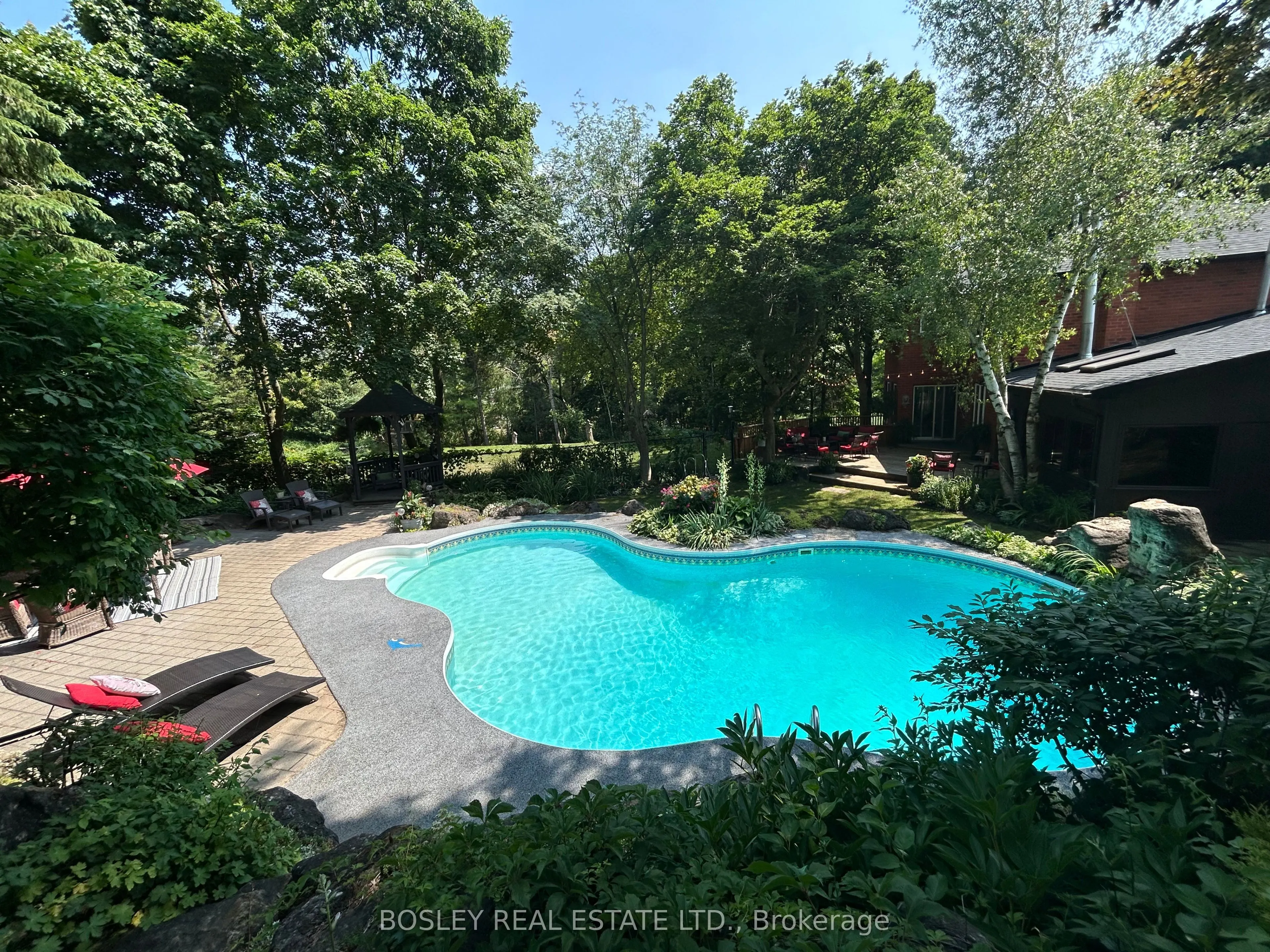 16 Bayberry Road