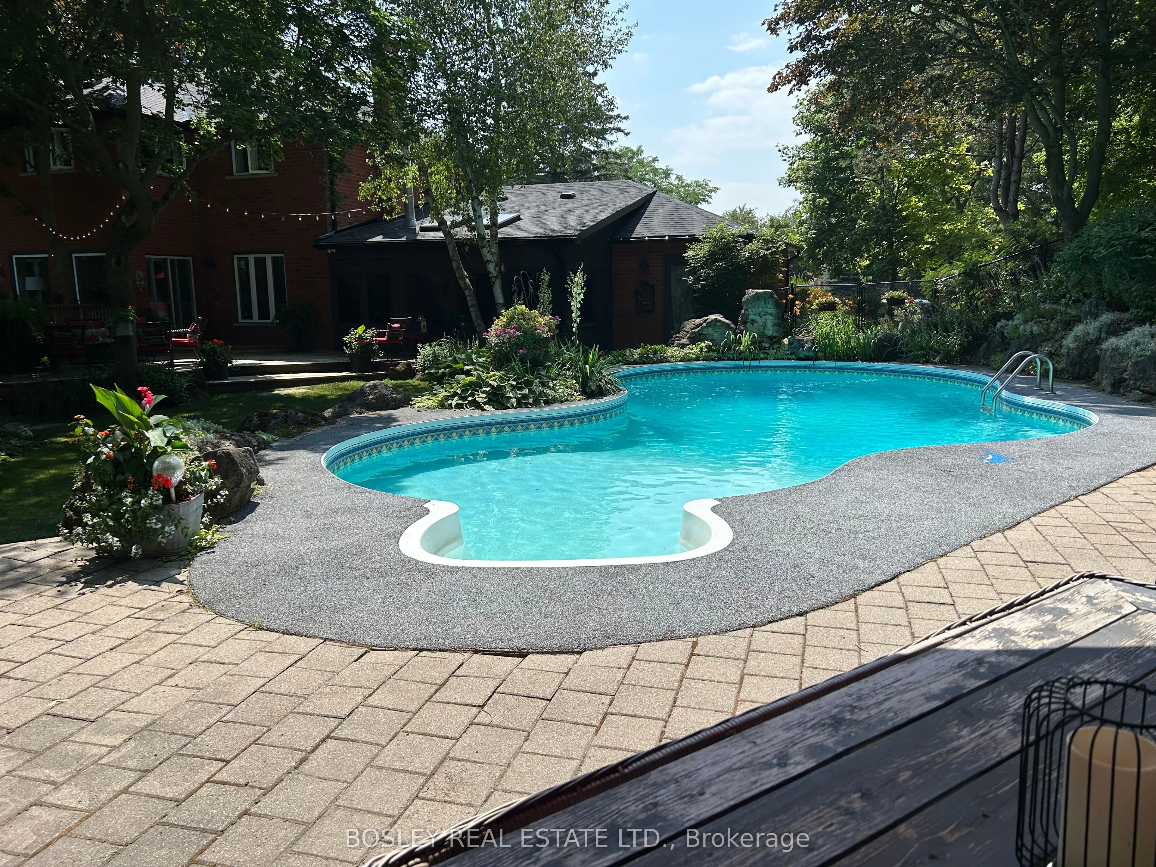 16 Bayberry Road