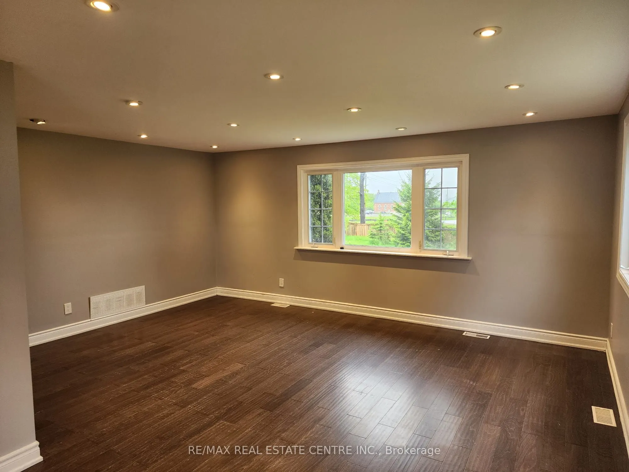 8871 Wellington 124 Road