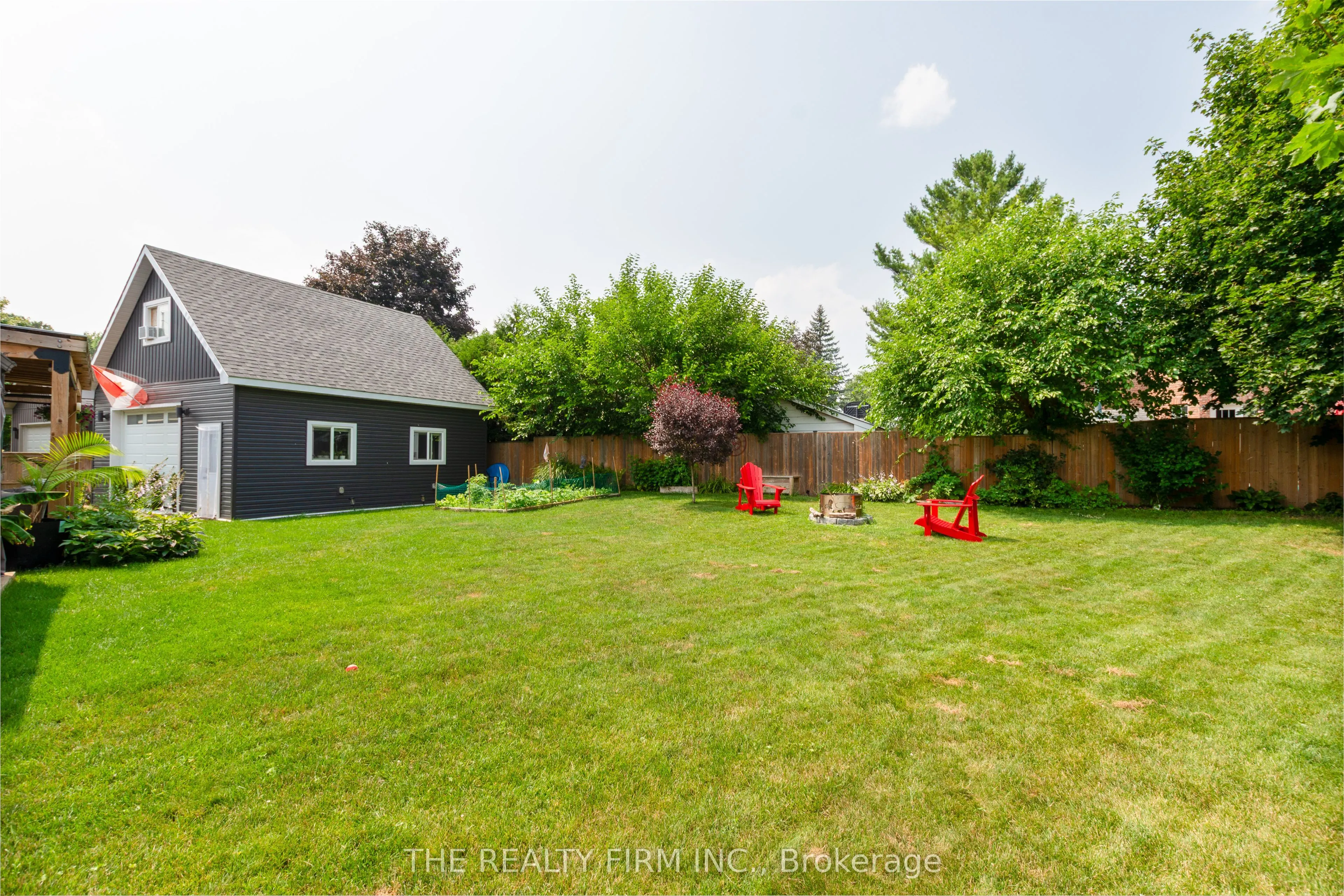 6 Oakdale Place