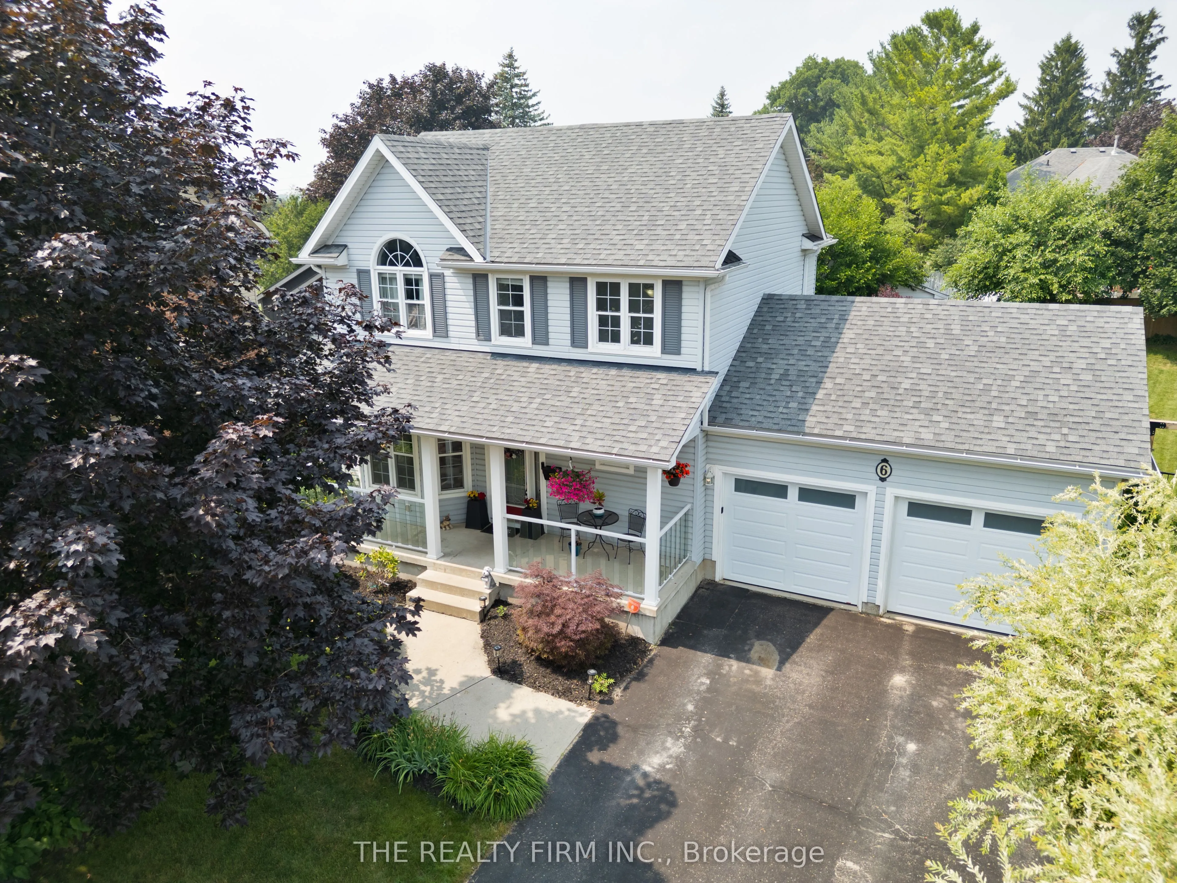 6 Oakdale Place