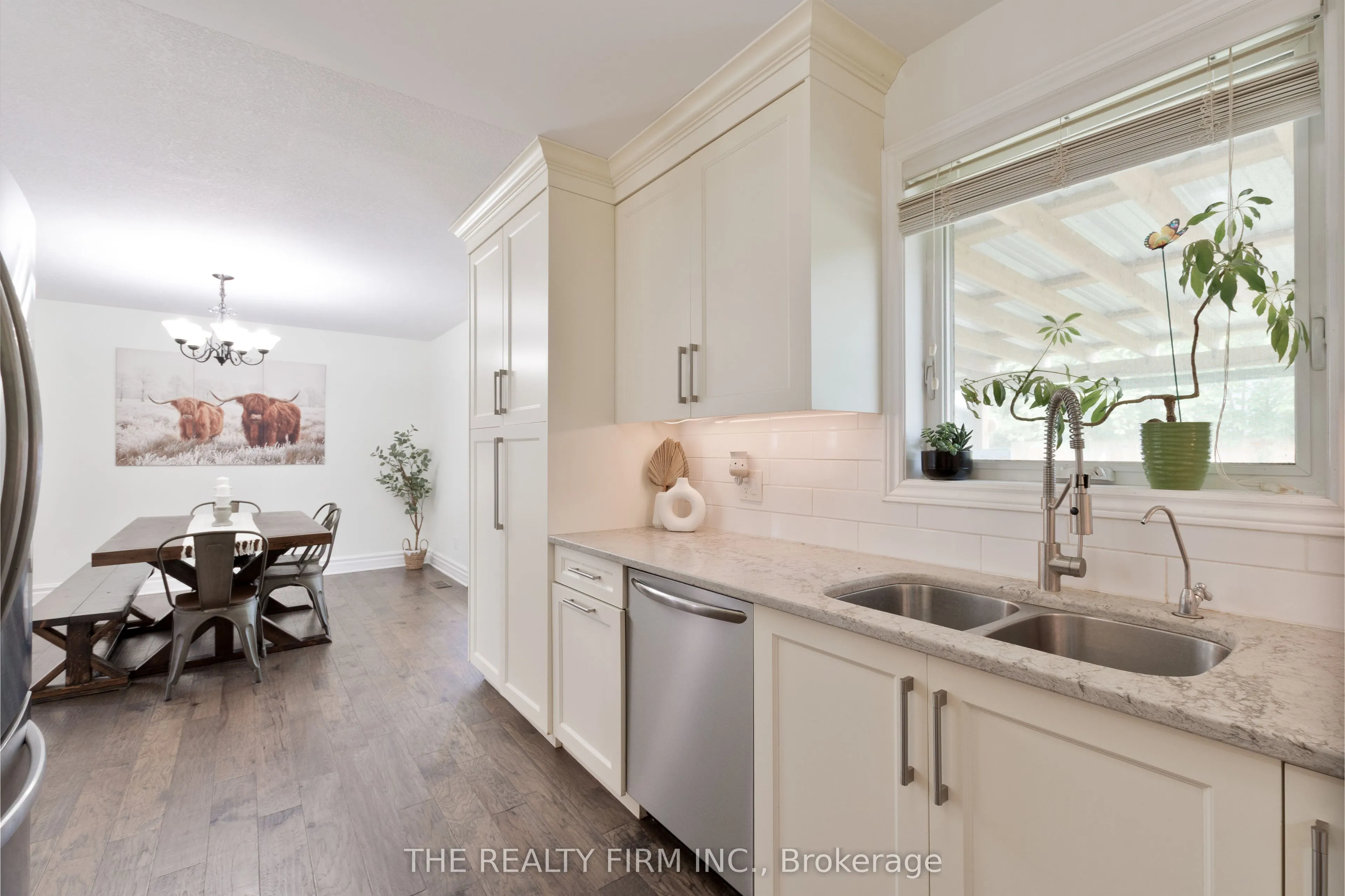 6 Oakdale Place