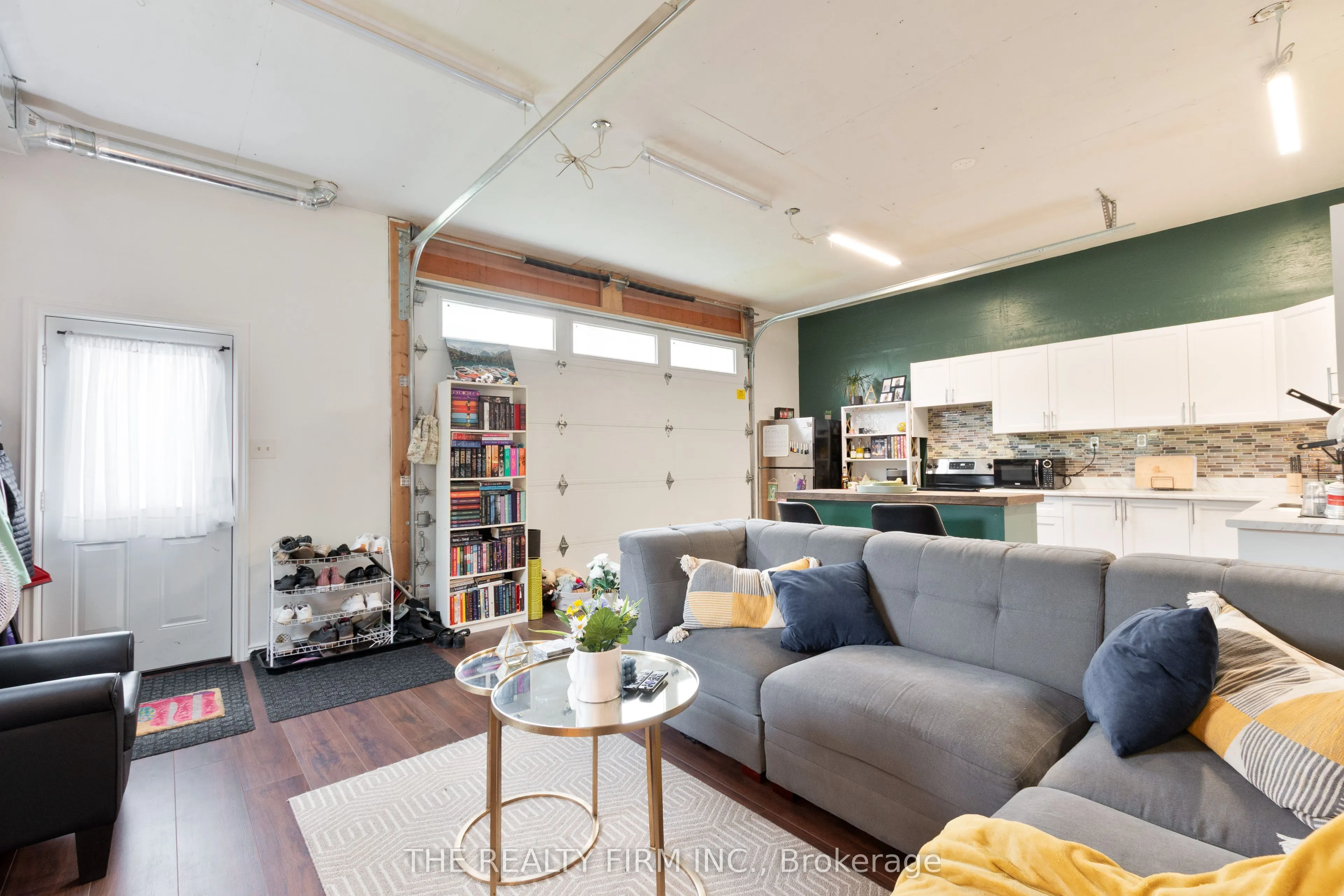 6 Oakdale Place