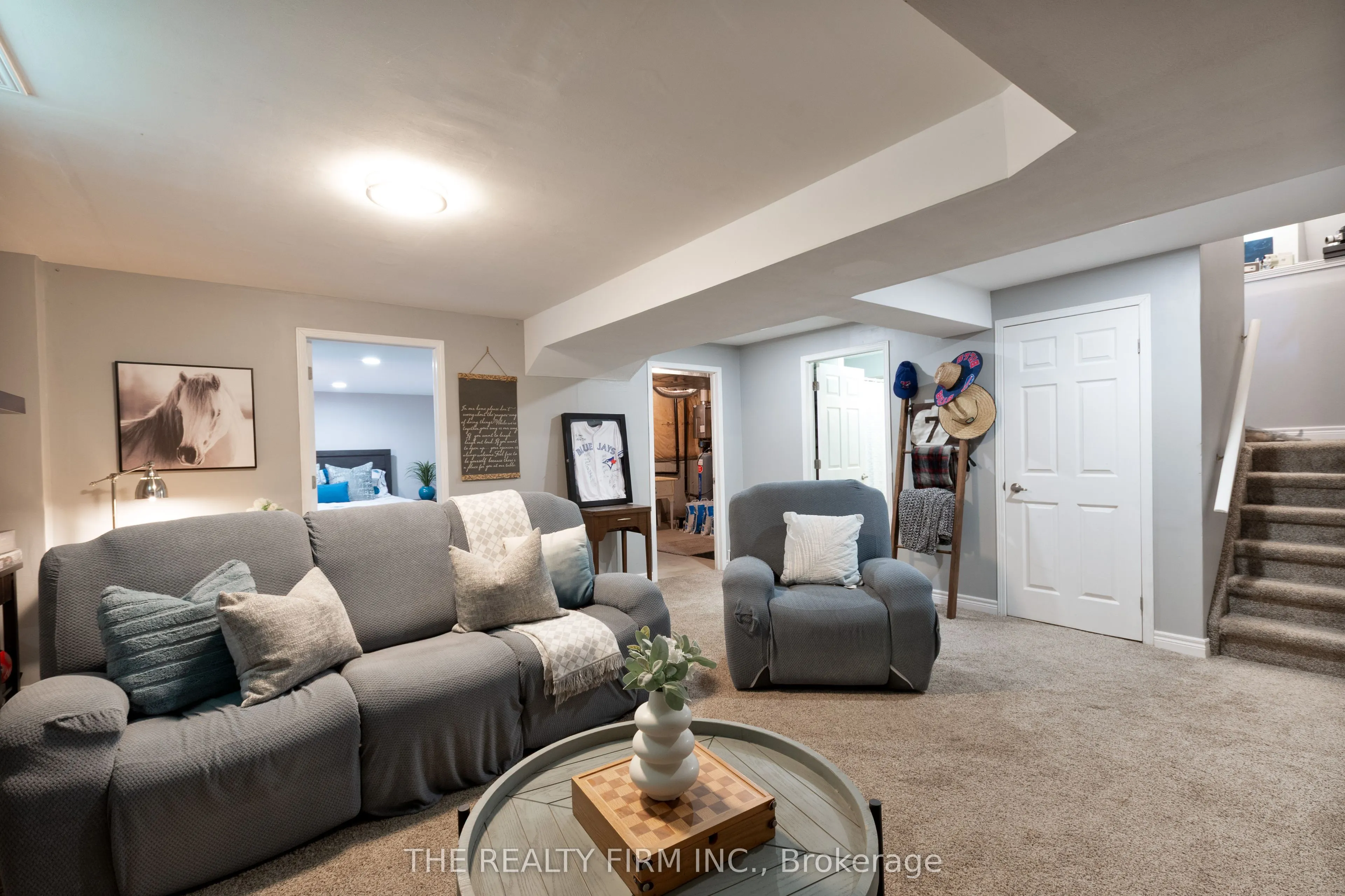 6 Oakdale Place