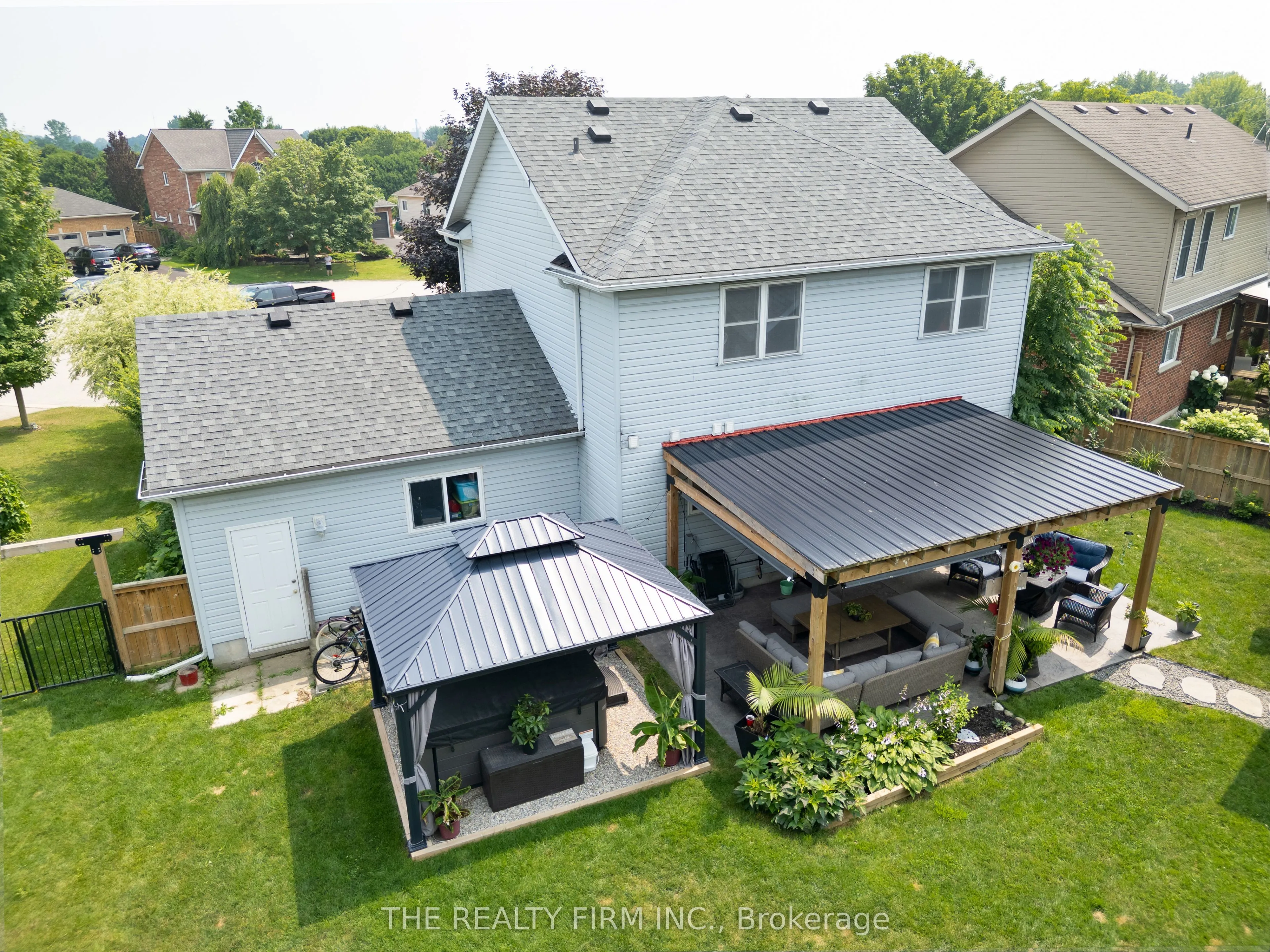 6 Oakdale Place