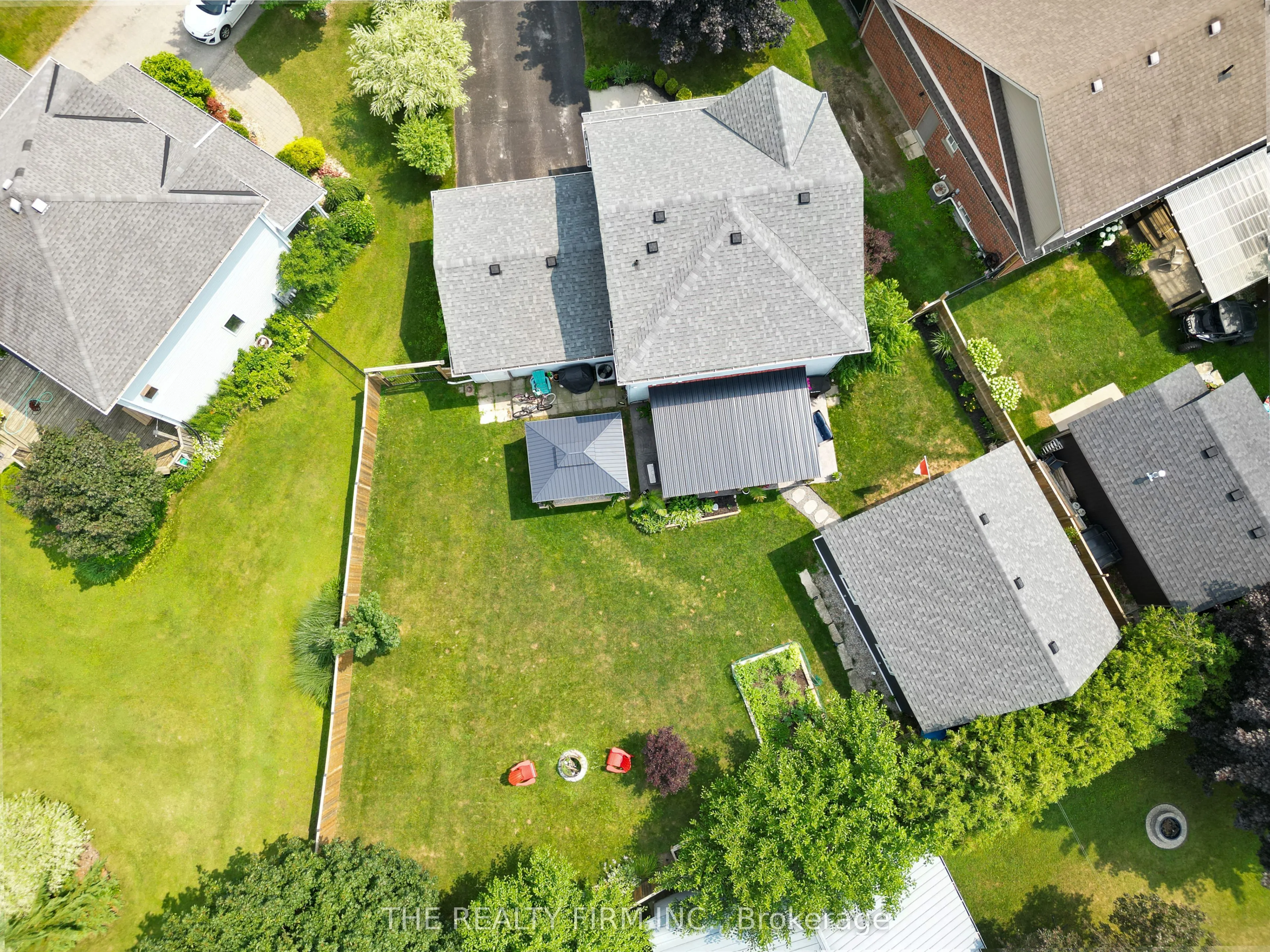 6 Oakdale Place