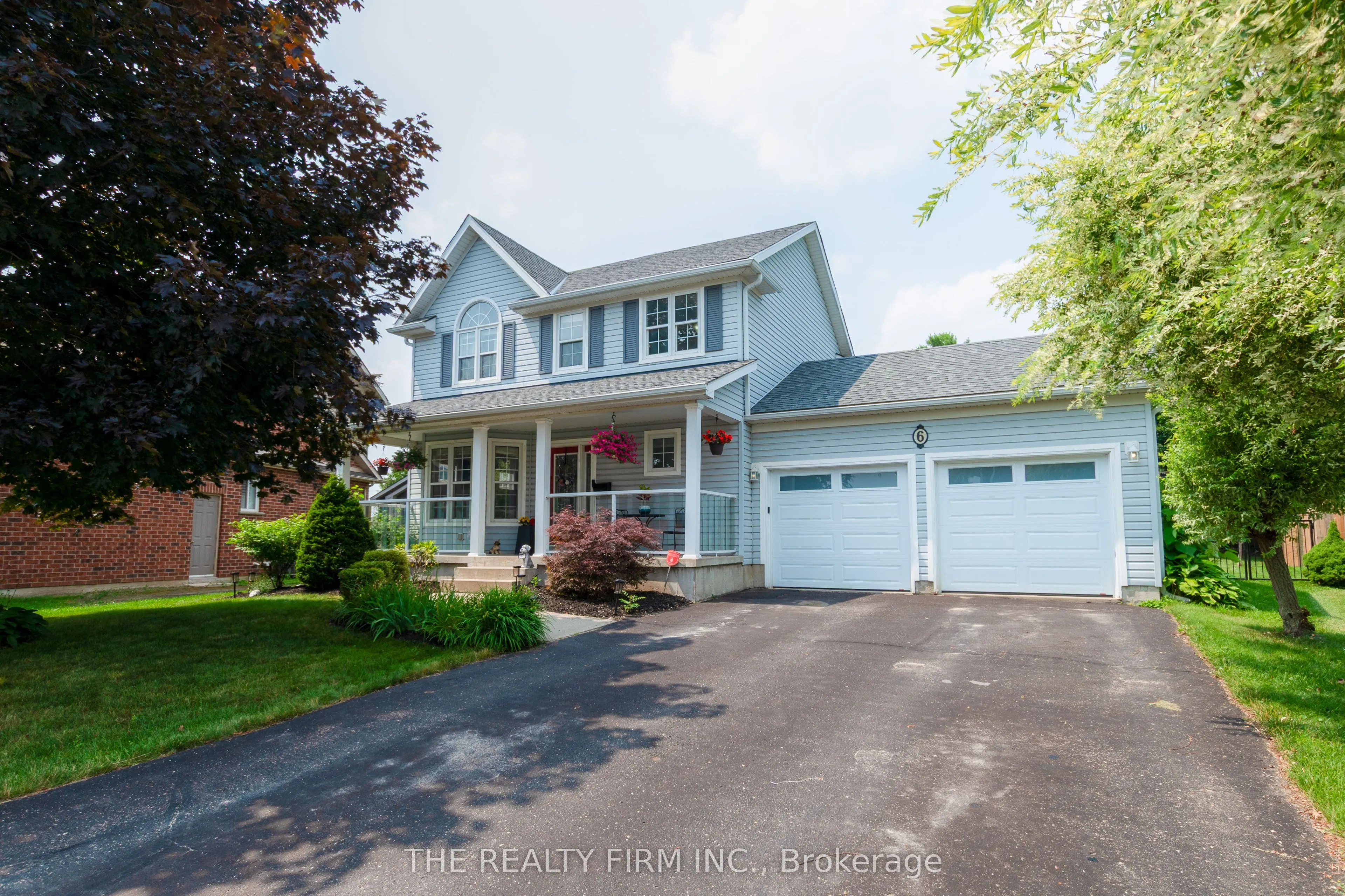 6 Oakdale Place