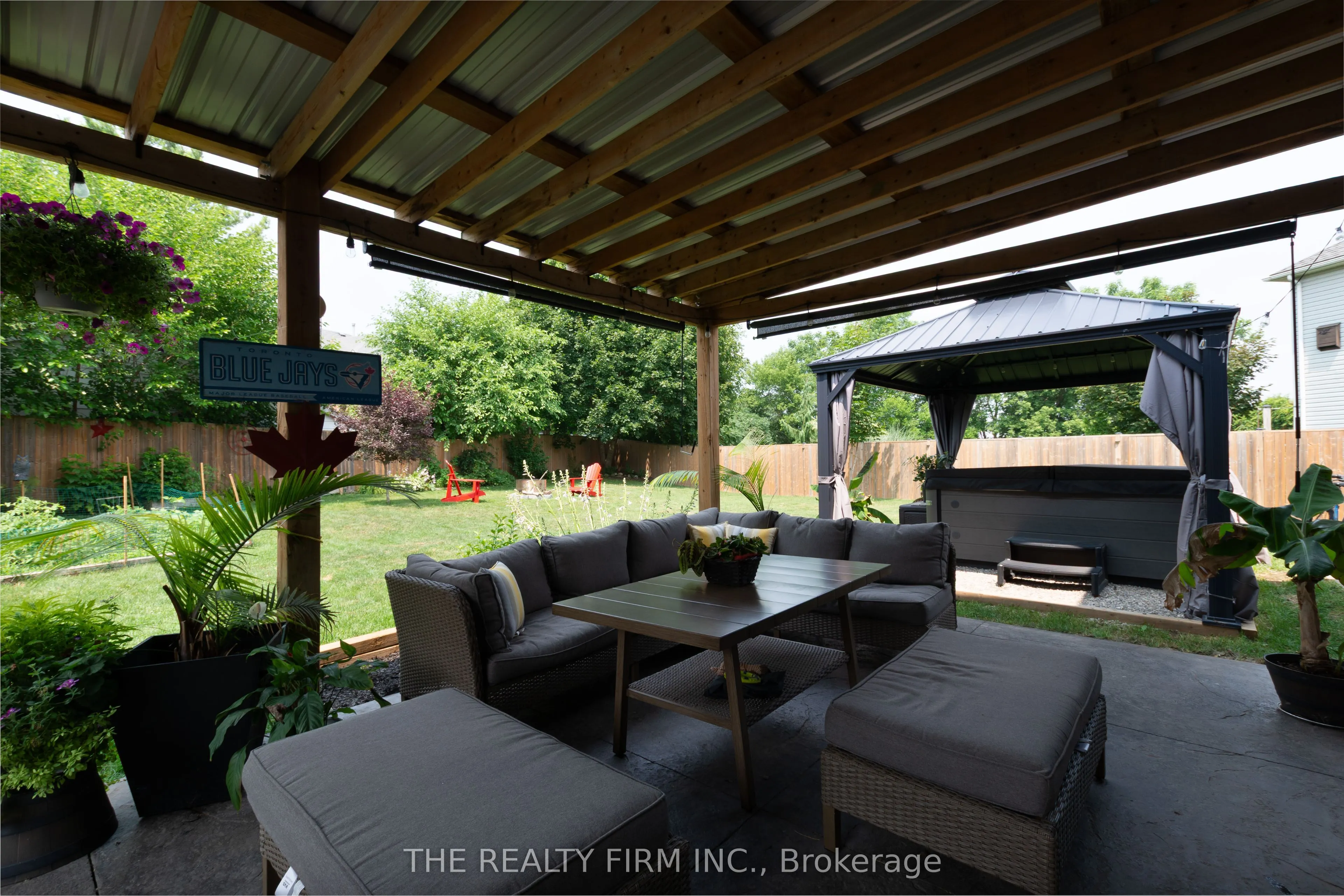 6 Oakdale Place