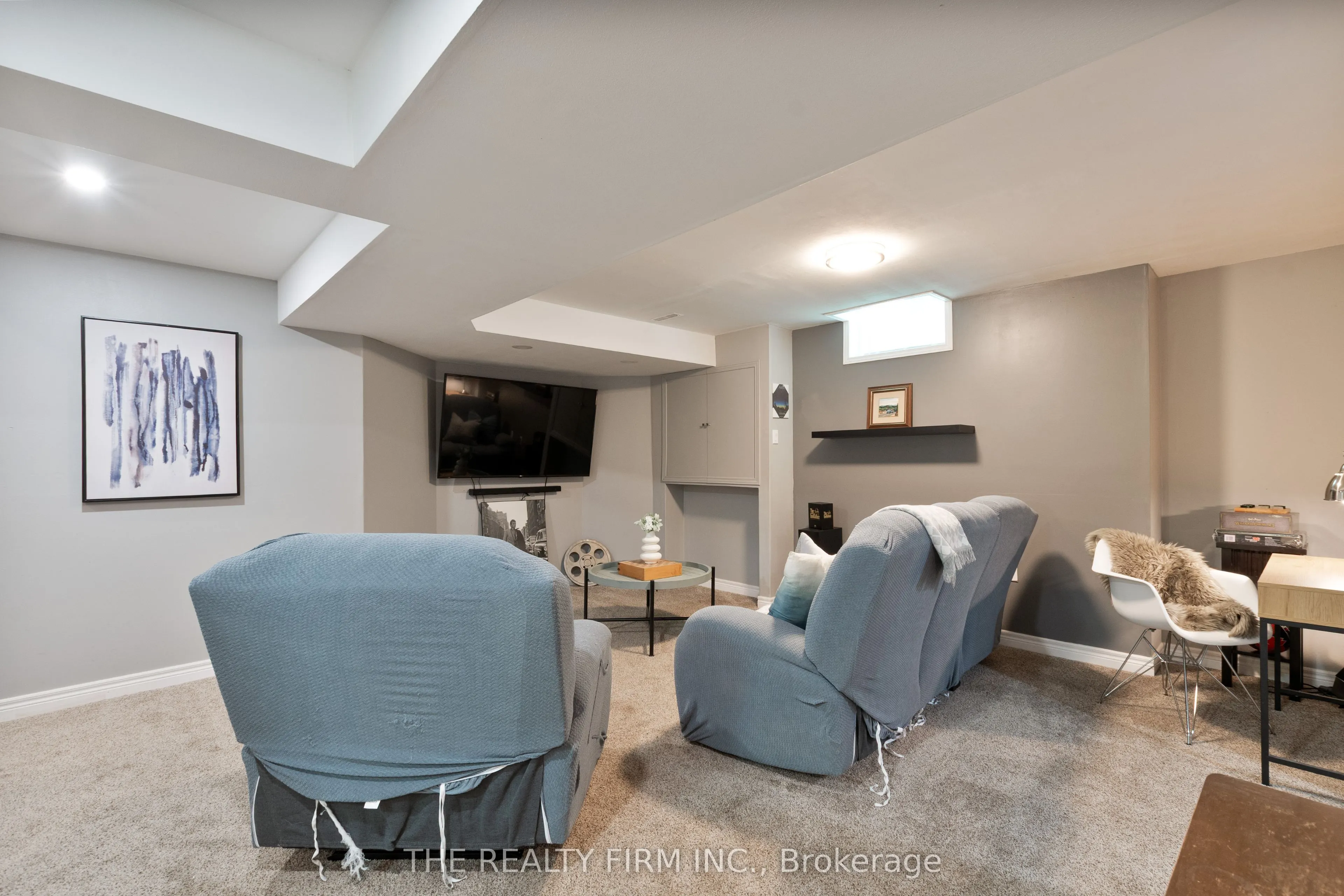 6 Oakdale Place