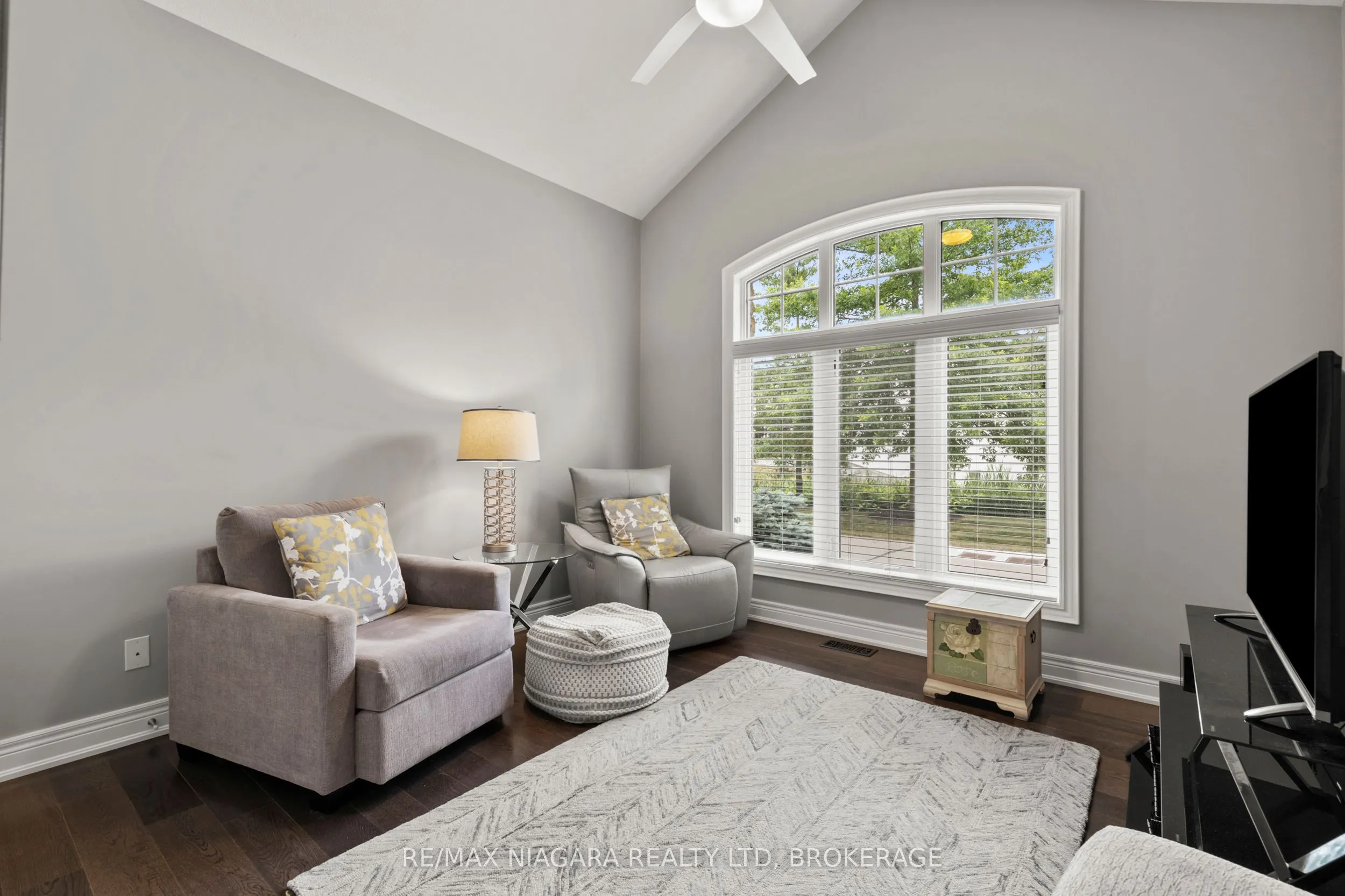 28 HILLSIDE Drive, #Call LBO