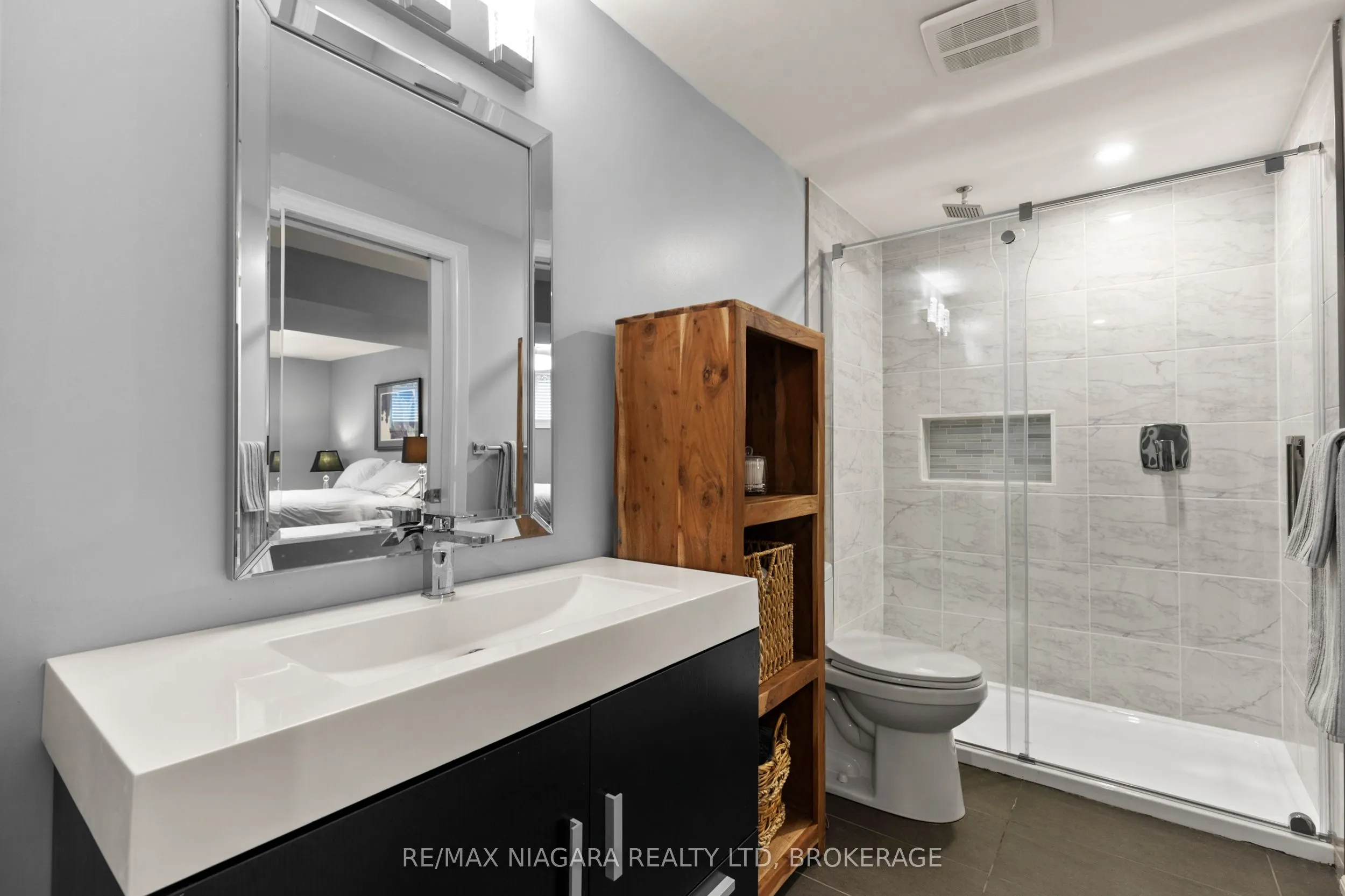 28 HILLSIDE Drive, #Call LBO