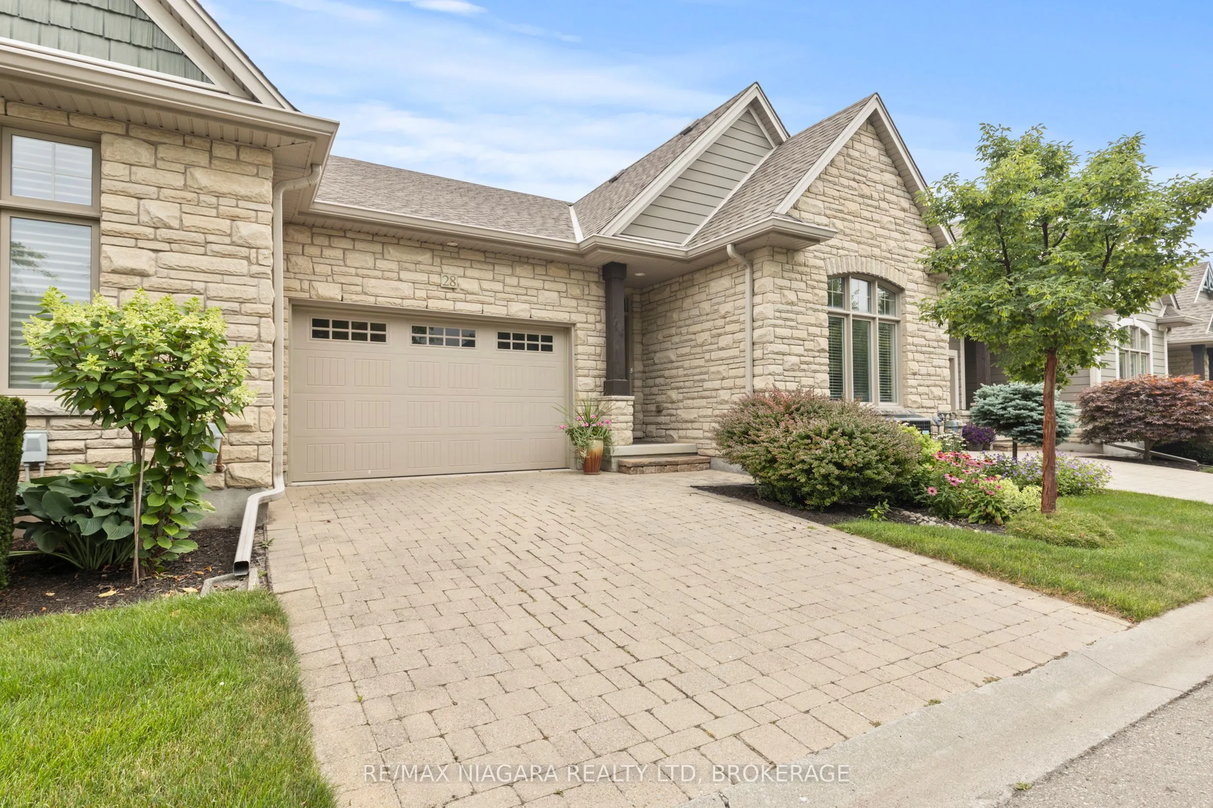 28 HILLSIDE Drive, #Call LBO