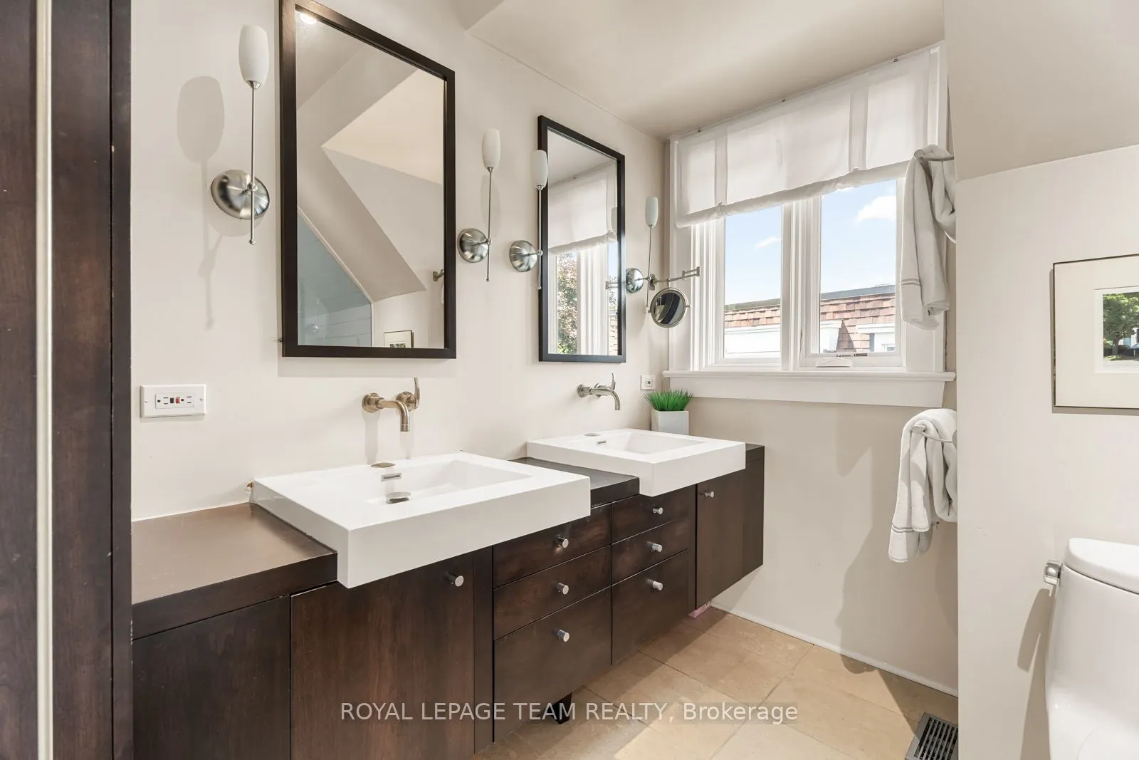 228 Rideau Terrace