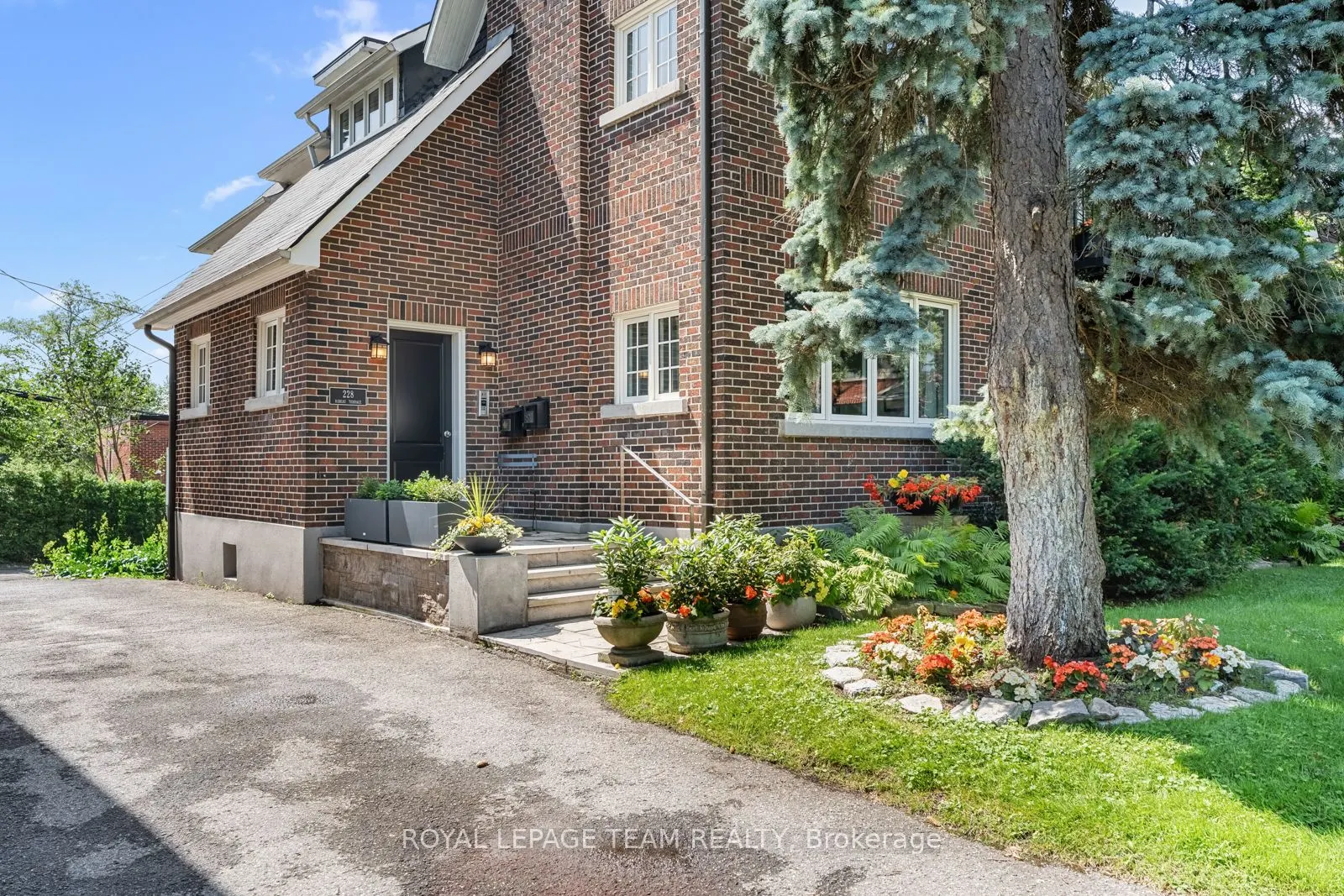 228 Rideau Terrace