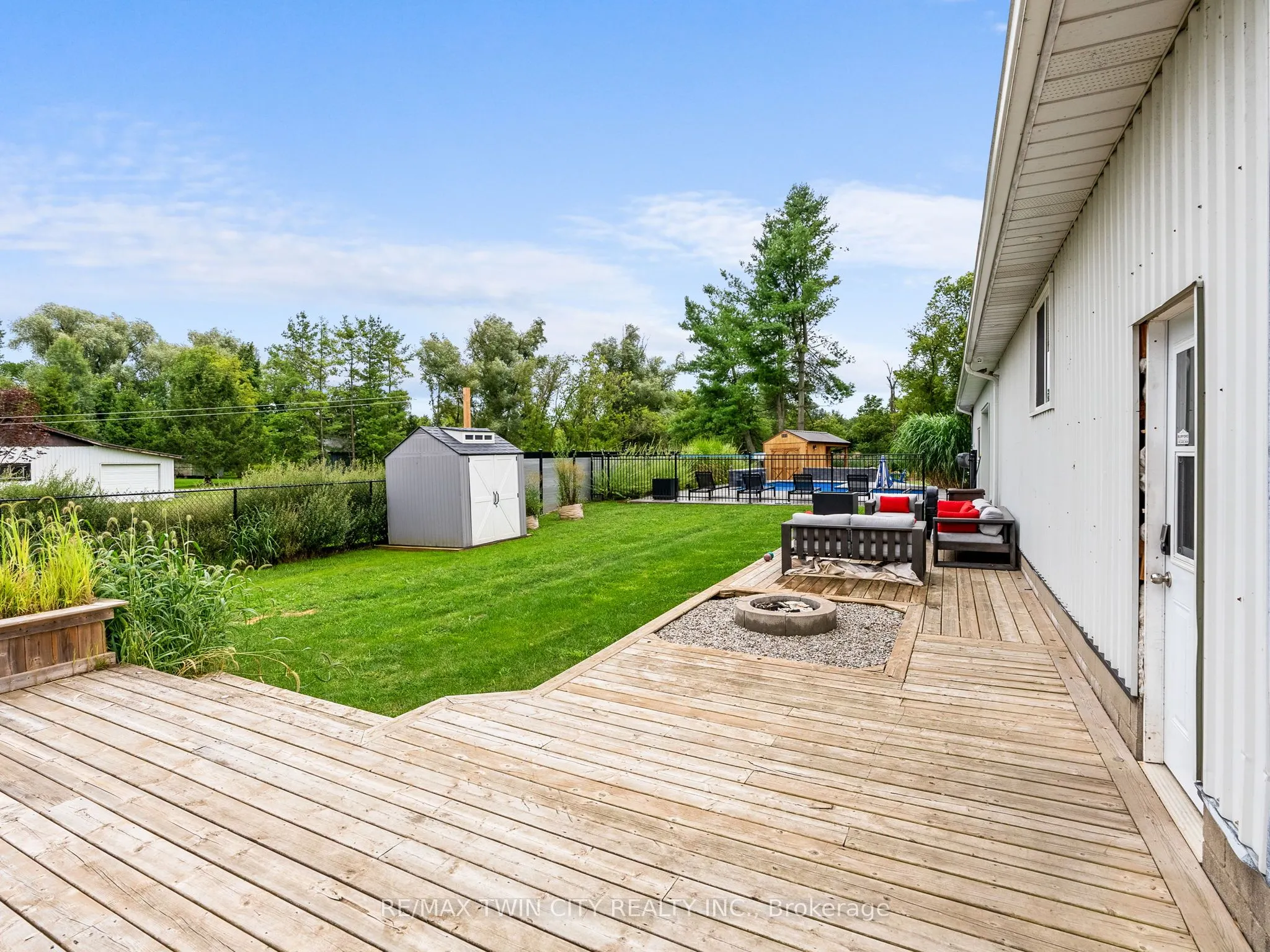 233 Oakland Road