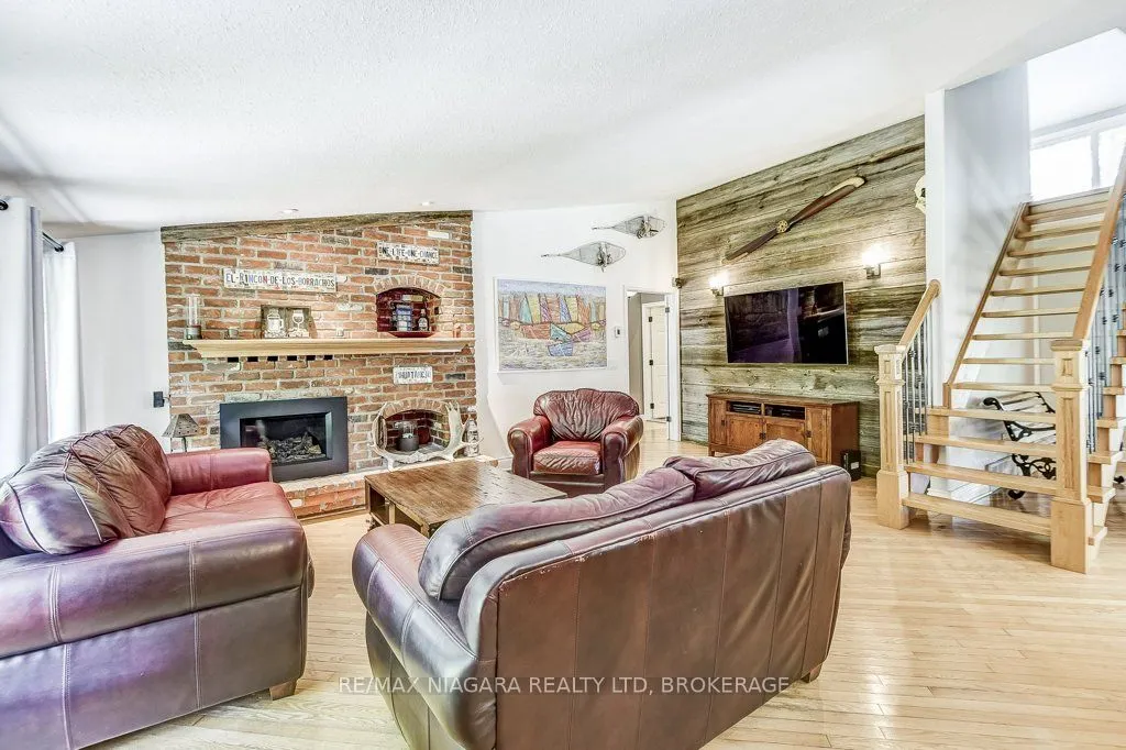 4905 Mapleview Crescent