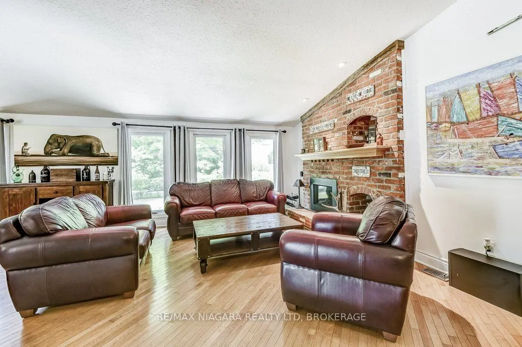 4905 Mapleview Crescent