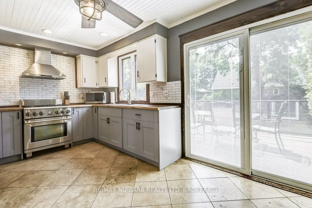 4905 Mapleview Crescent