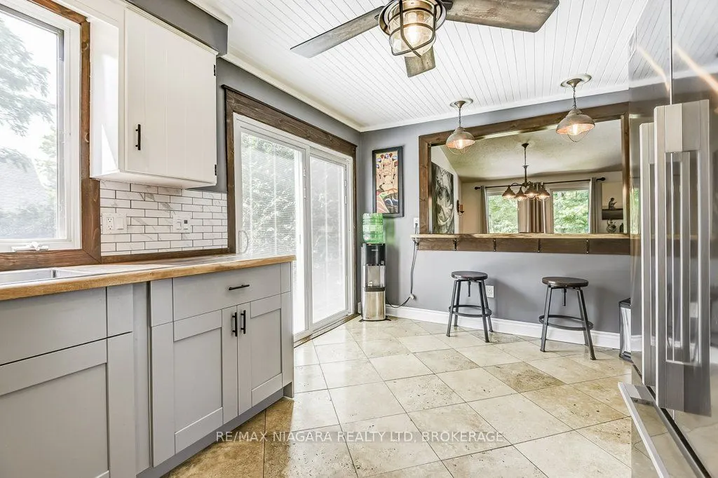 4905 Mapleview Crescent