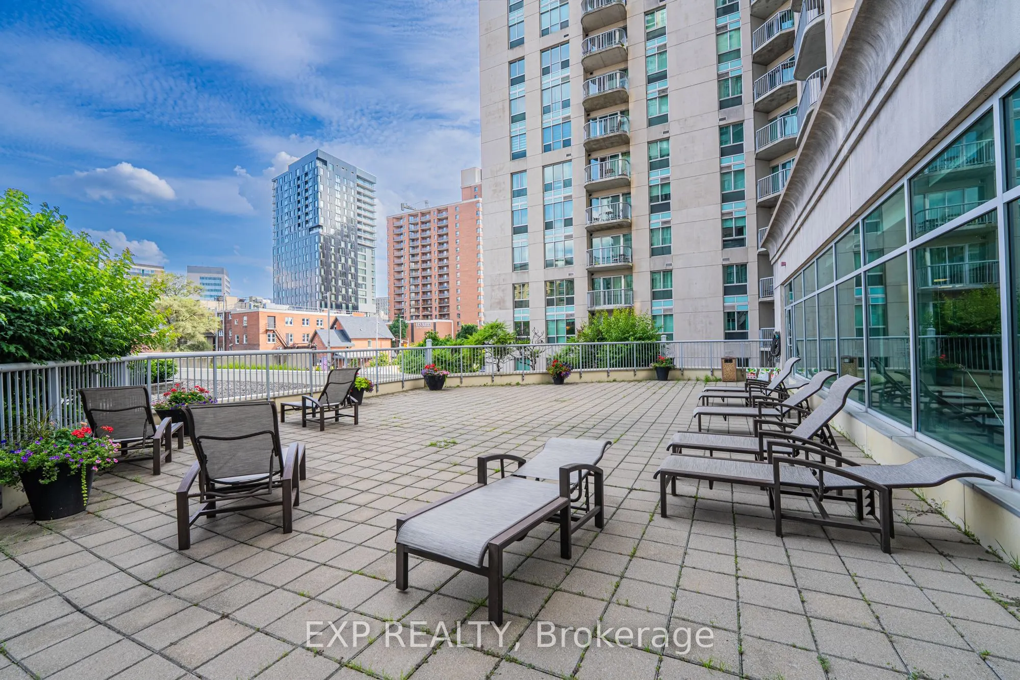 200 RIDEAU Street, #302