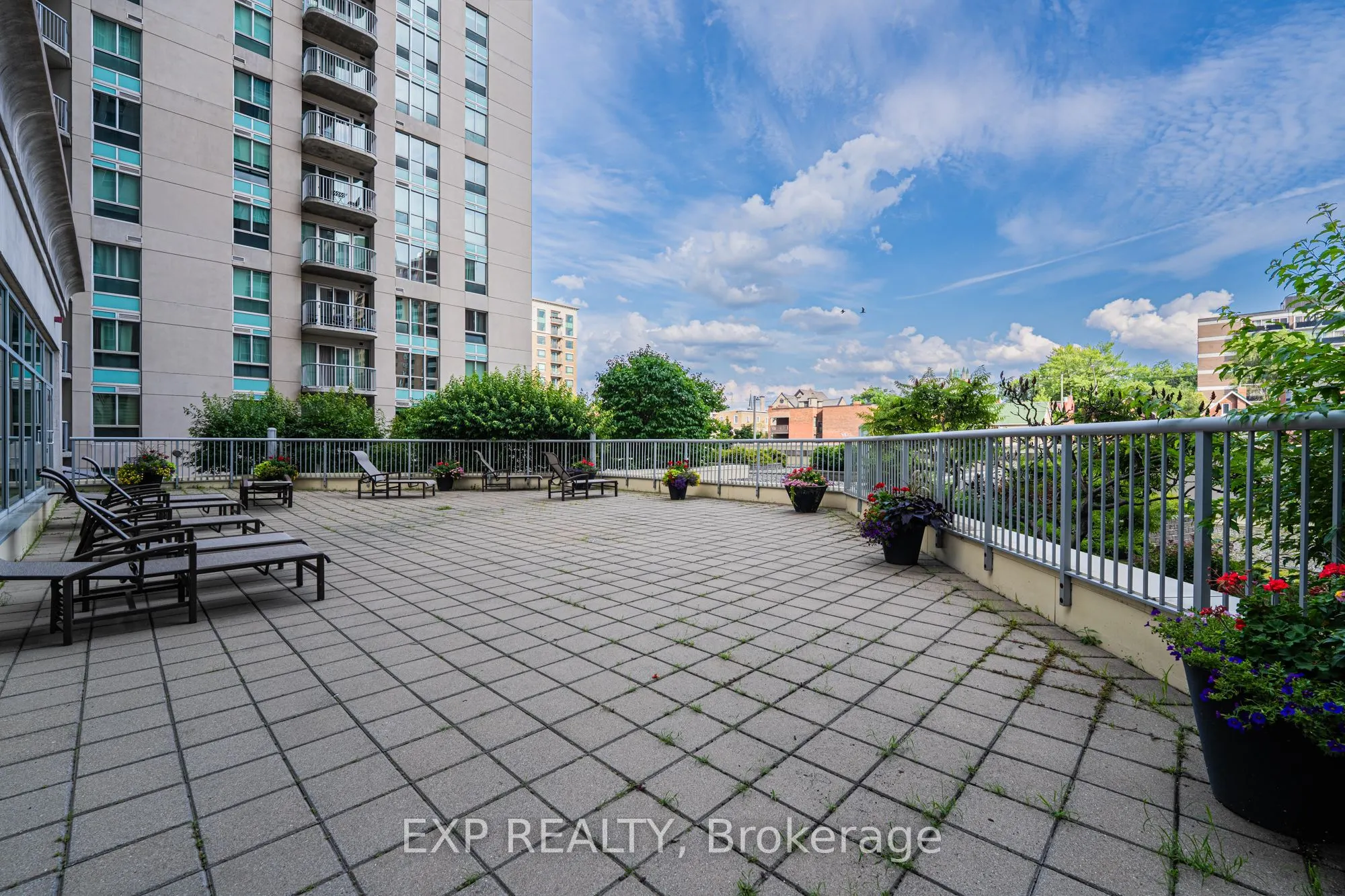 200 RIDEAU Street, #302