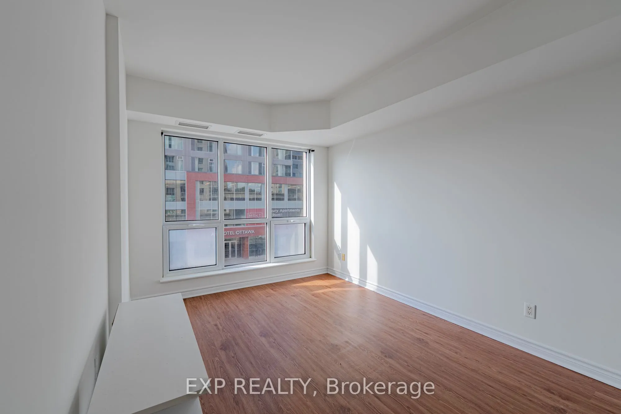 200 RIDEAU Street, #302