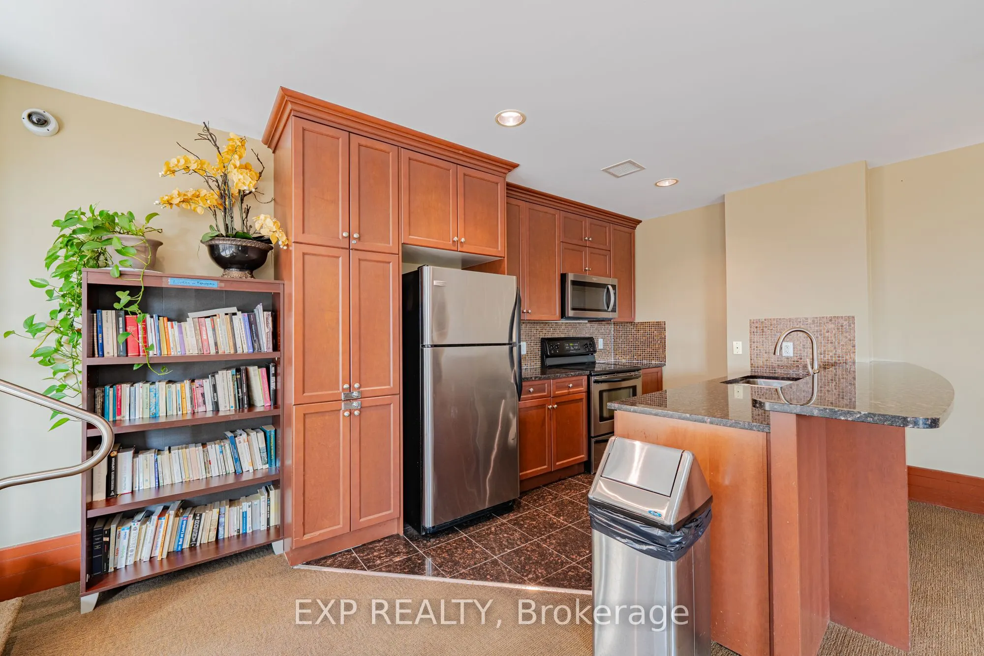 200 RIDEAU Street, #302