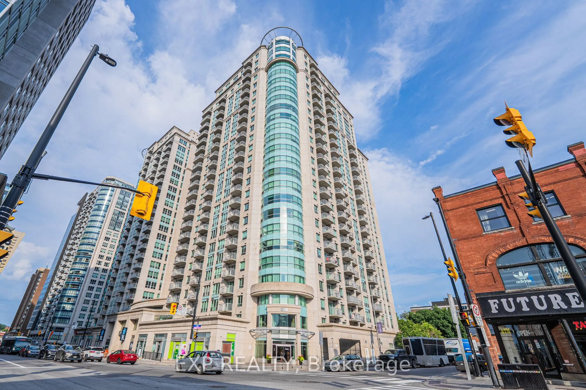 200 RIDEAU Street, #302