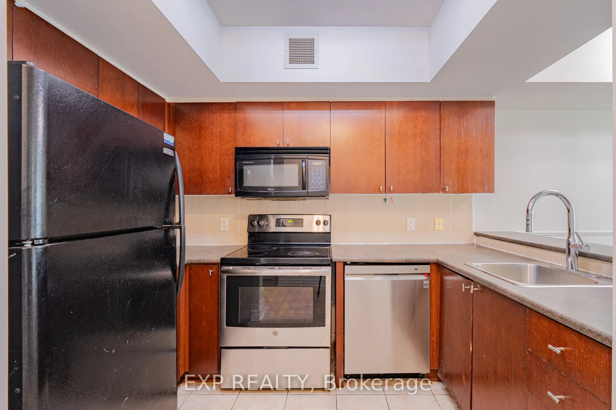 200 RIDEAU Street, #302