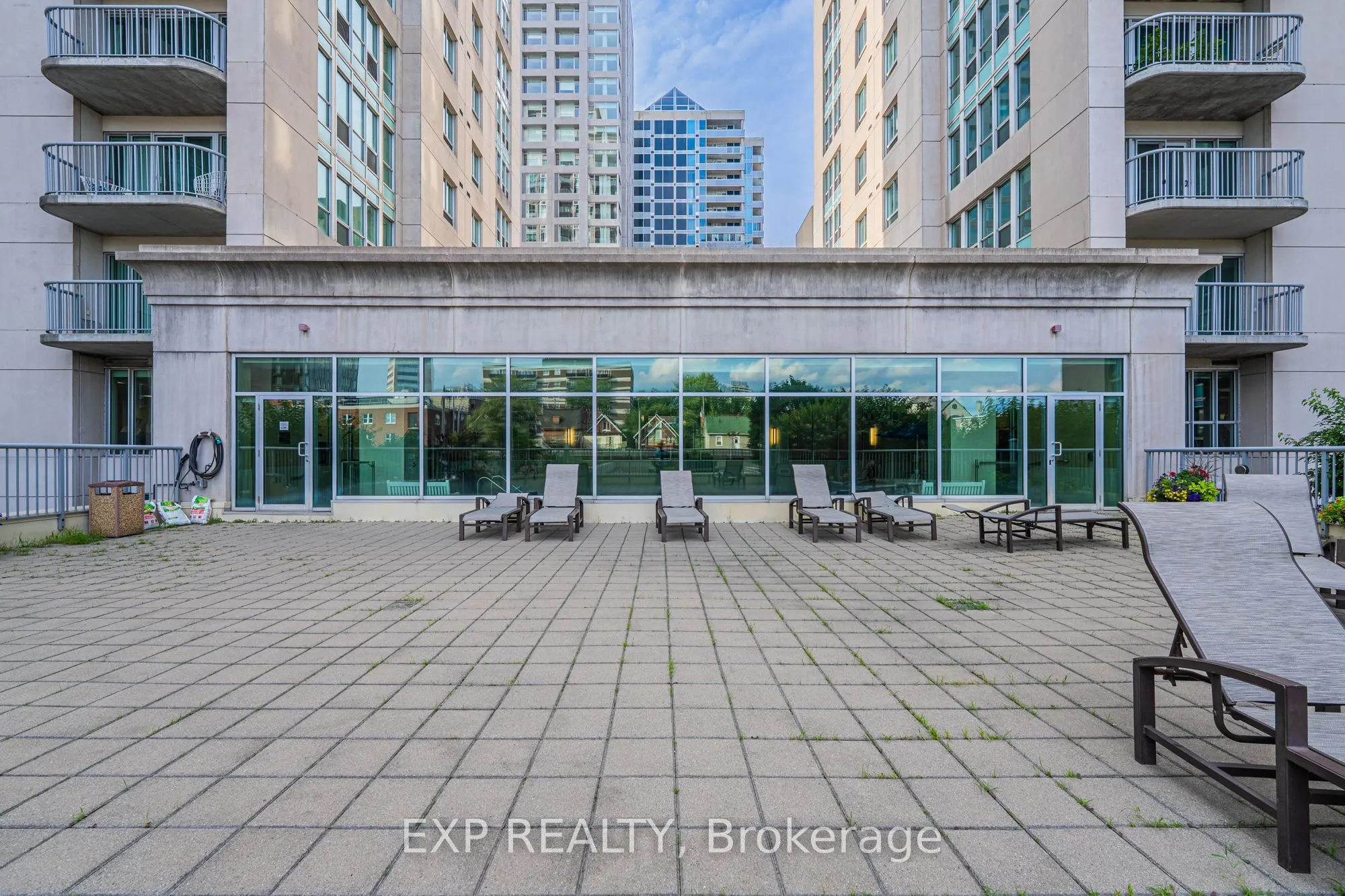 200 RIDEAU Street, #302