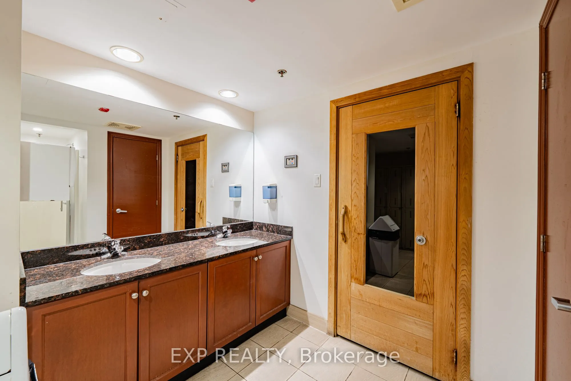 200 RIDEAU Street, #302