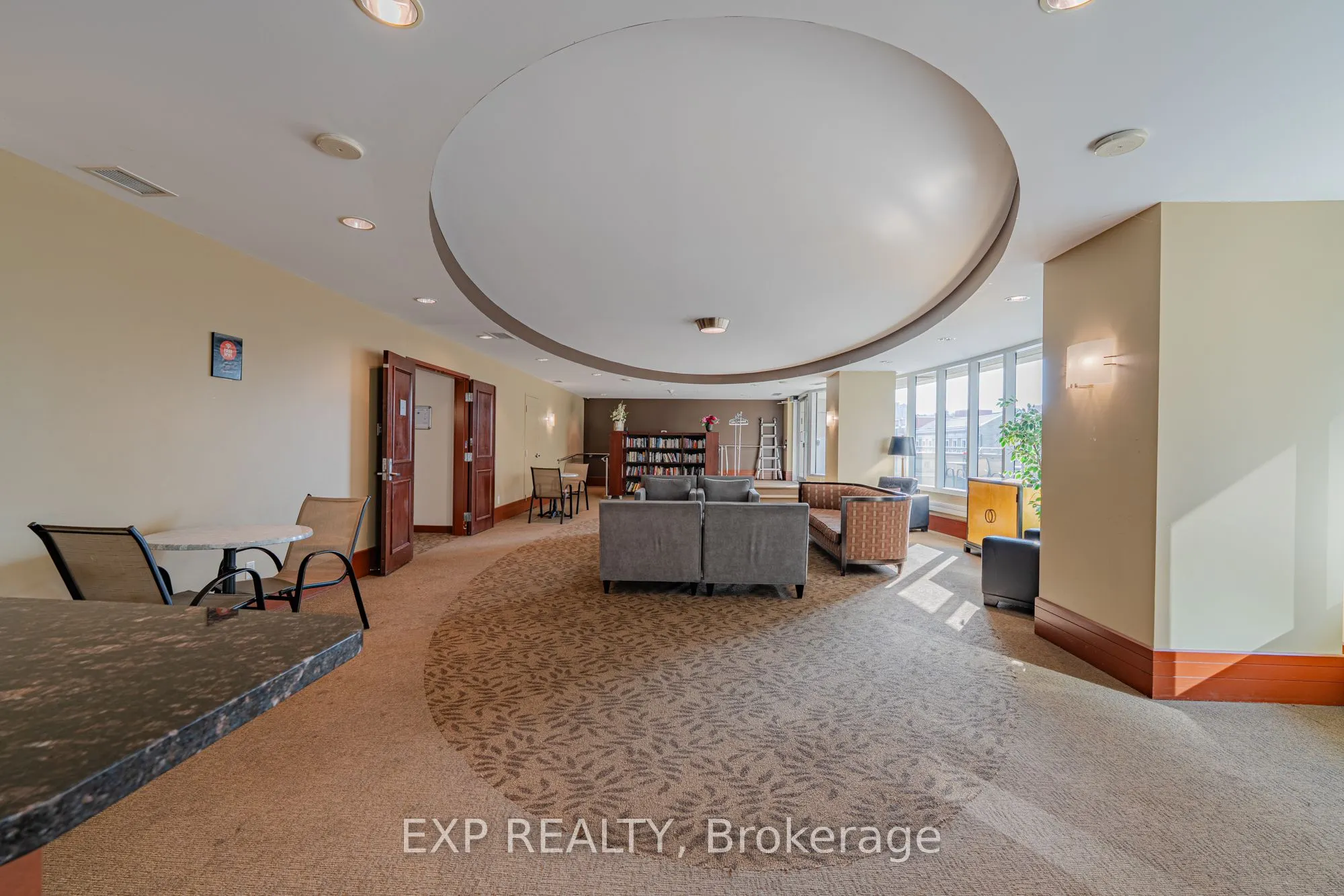 200 RIDEAU Street, #302