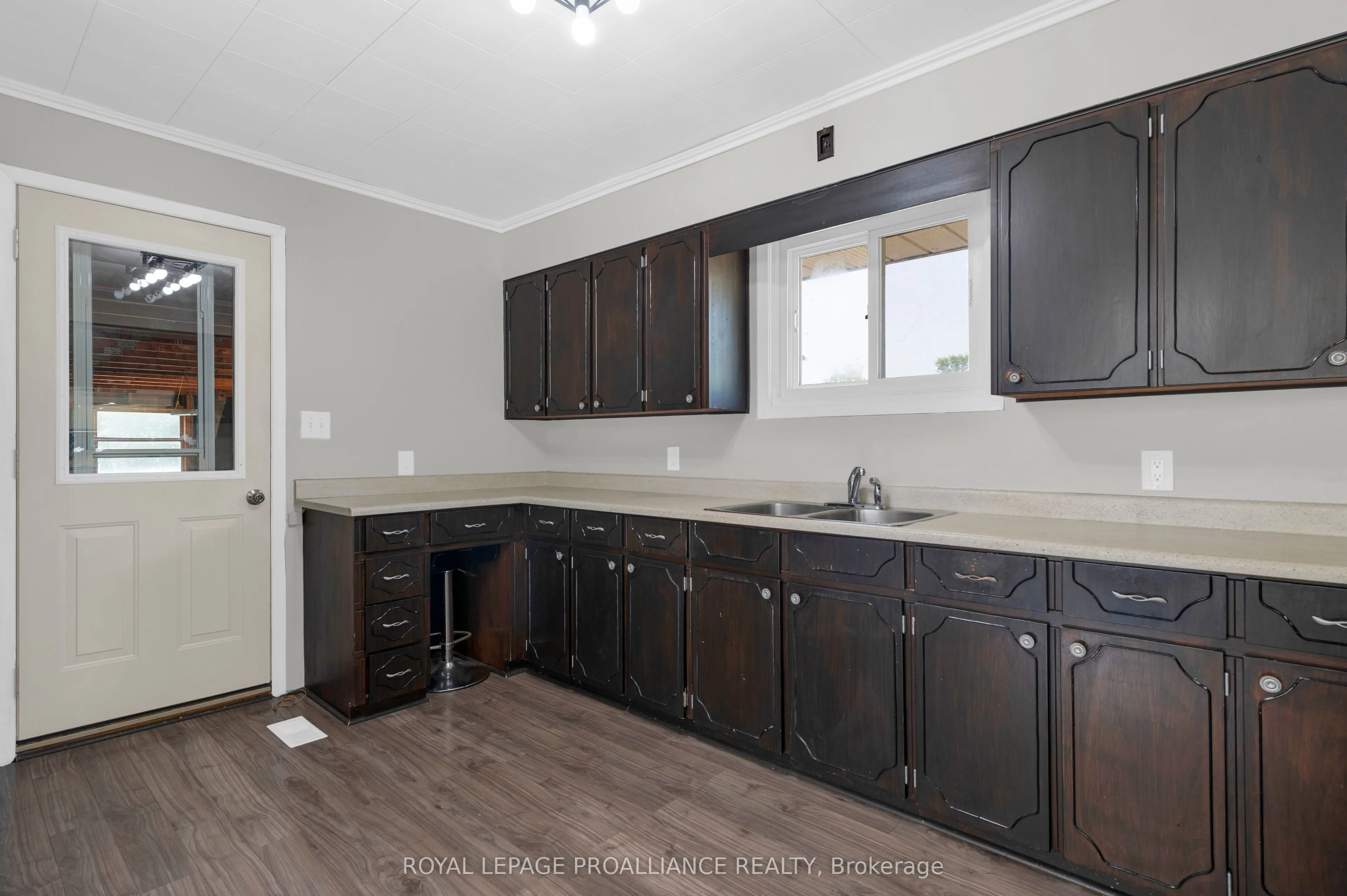 6055 Highway 37