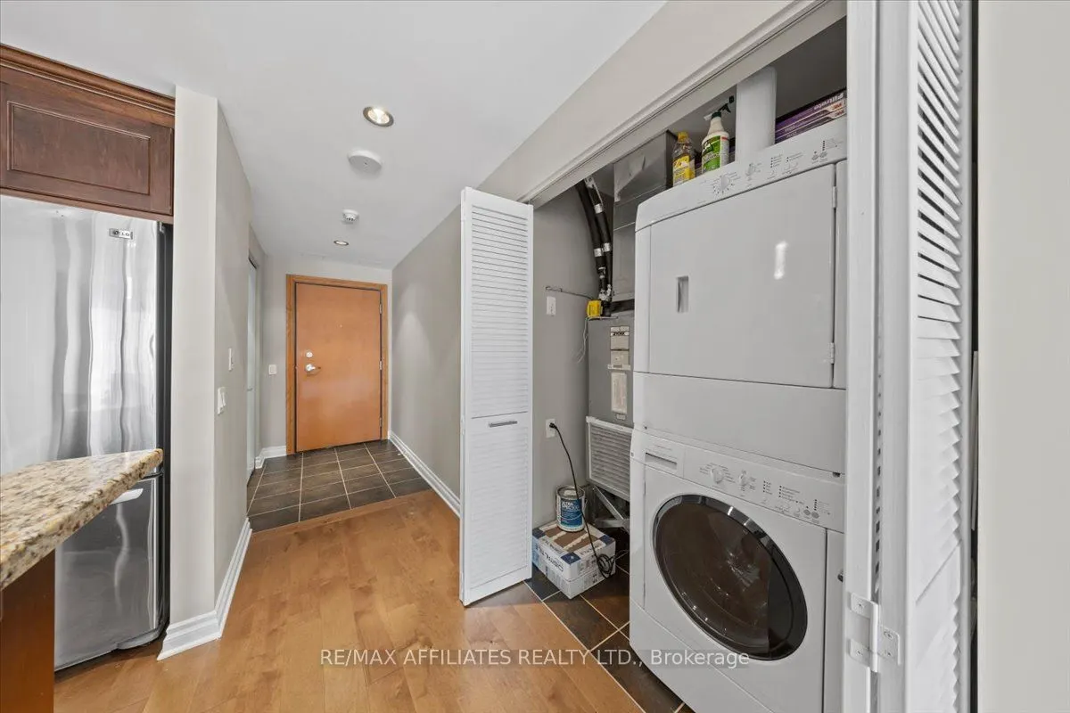 90 George Street, #1003