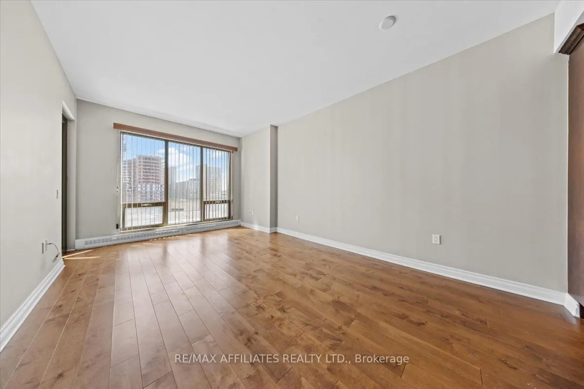 90 George Street, #1003