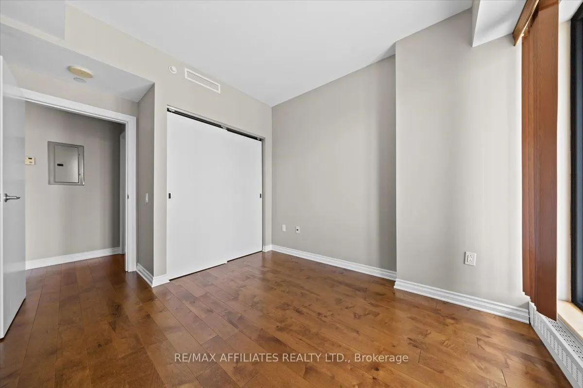 90 George Street, #1003