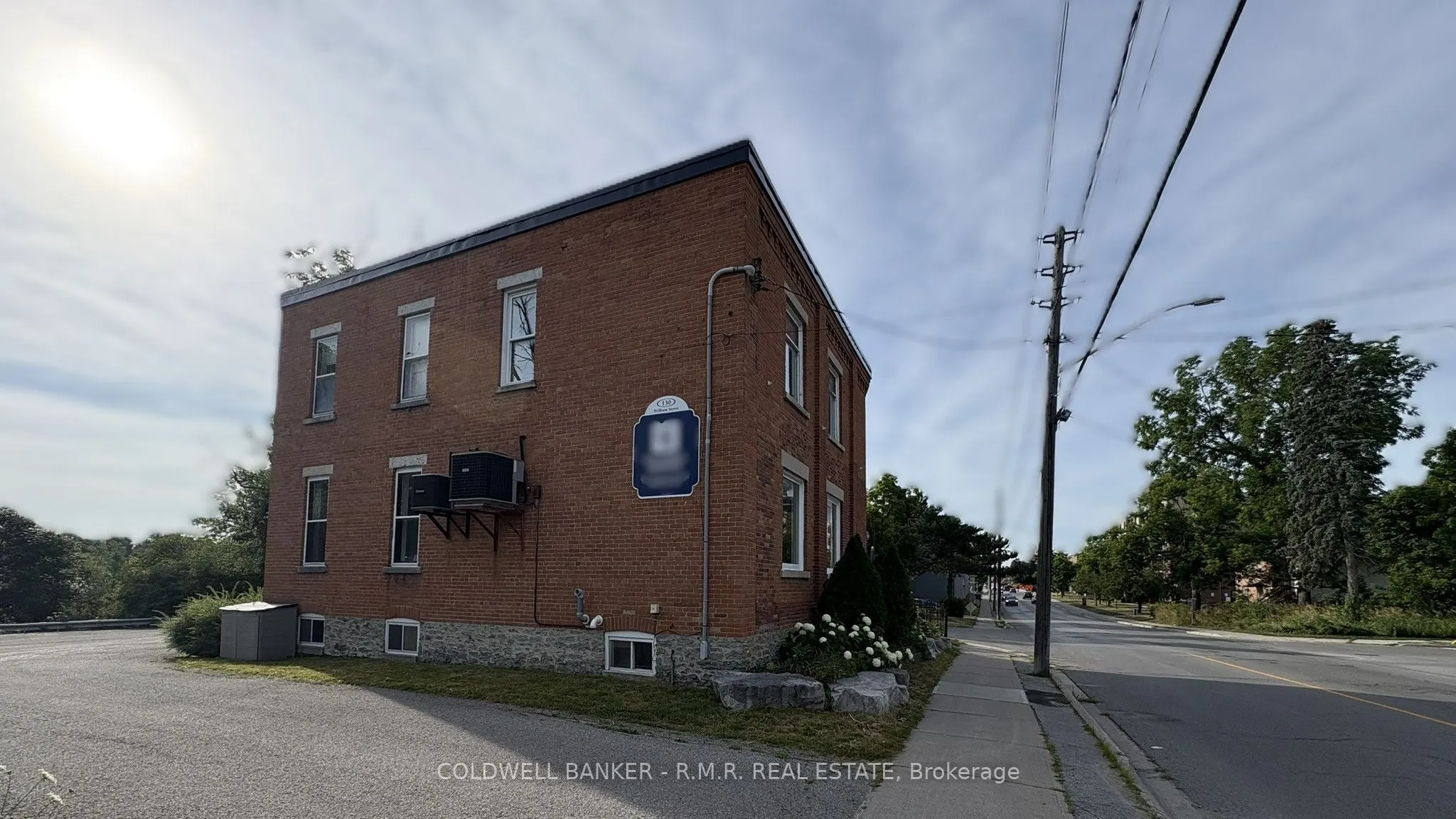 132 William Street N
