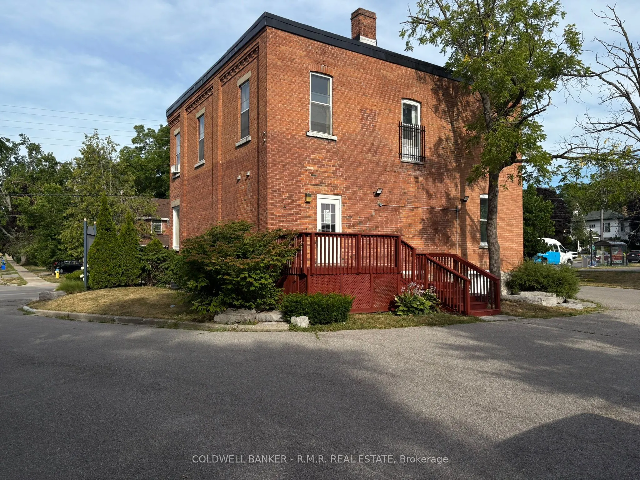 132 William Street N
