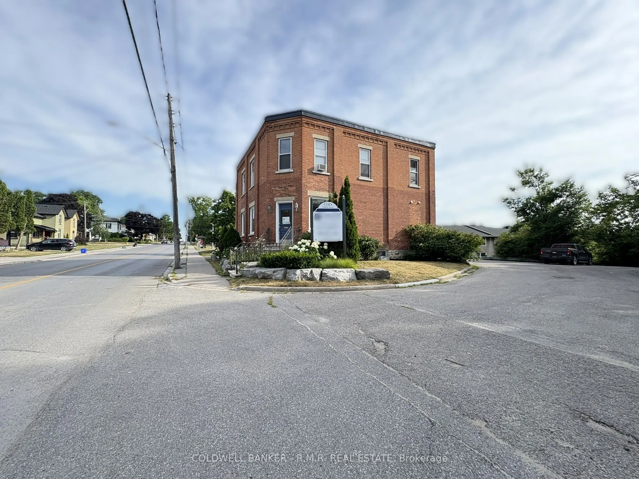 132 William Street N