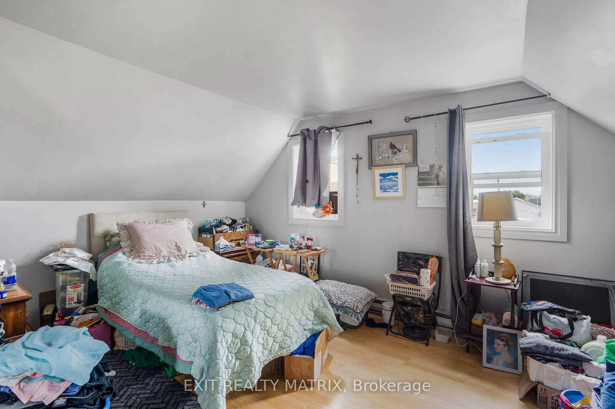712-718 Main Street E