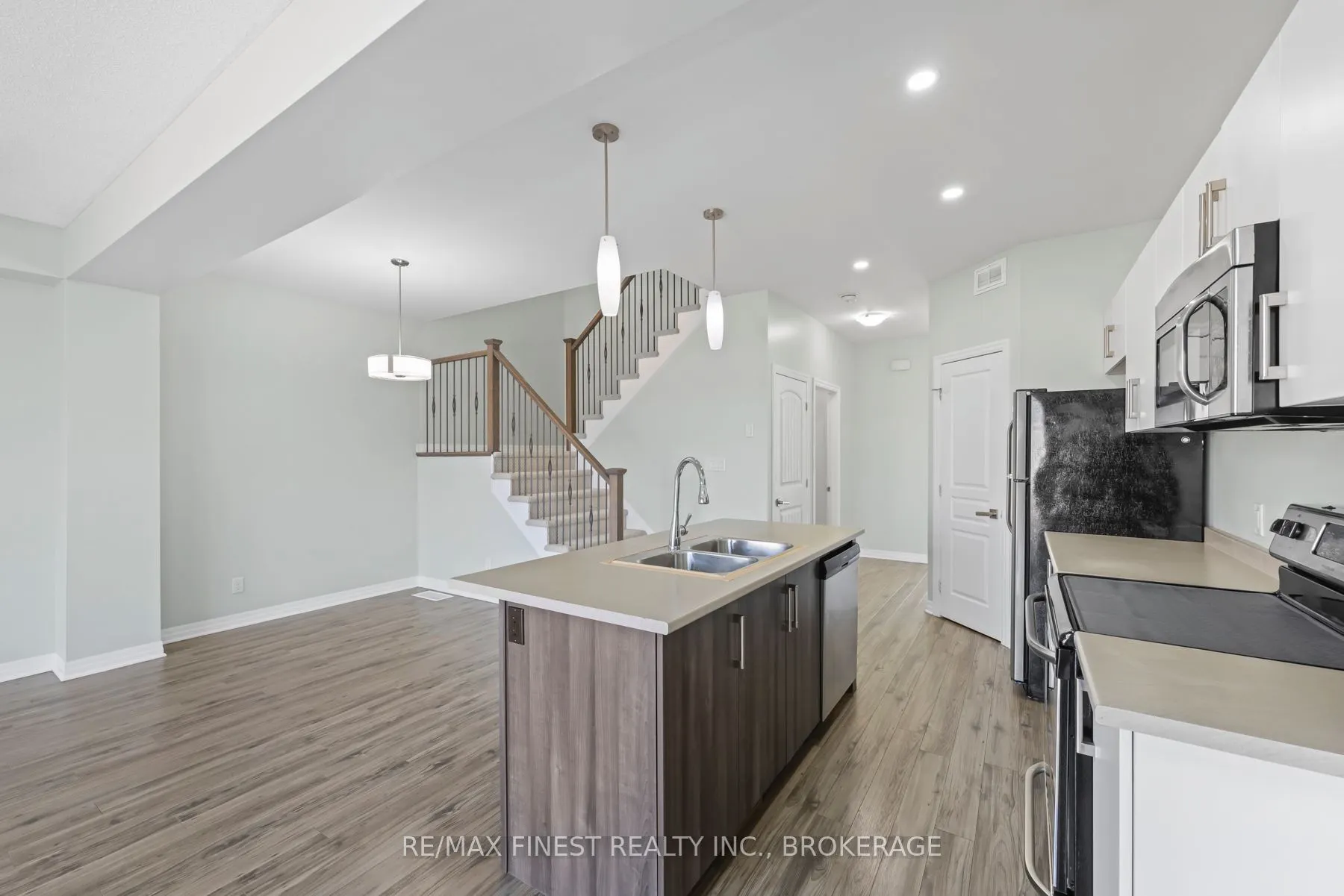 931 Riverview Way