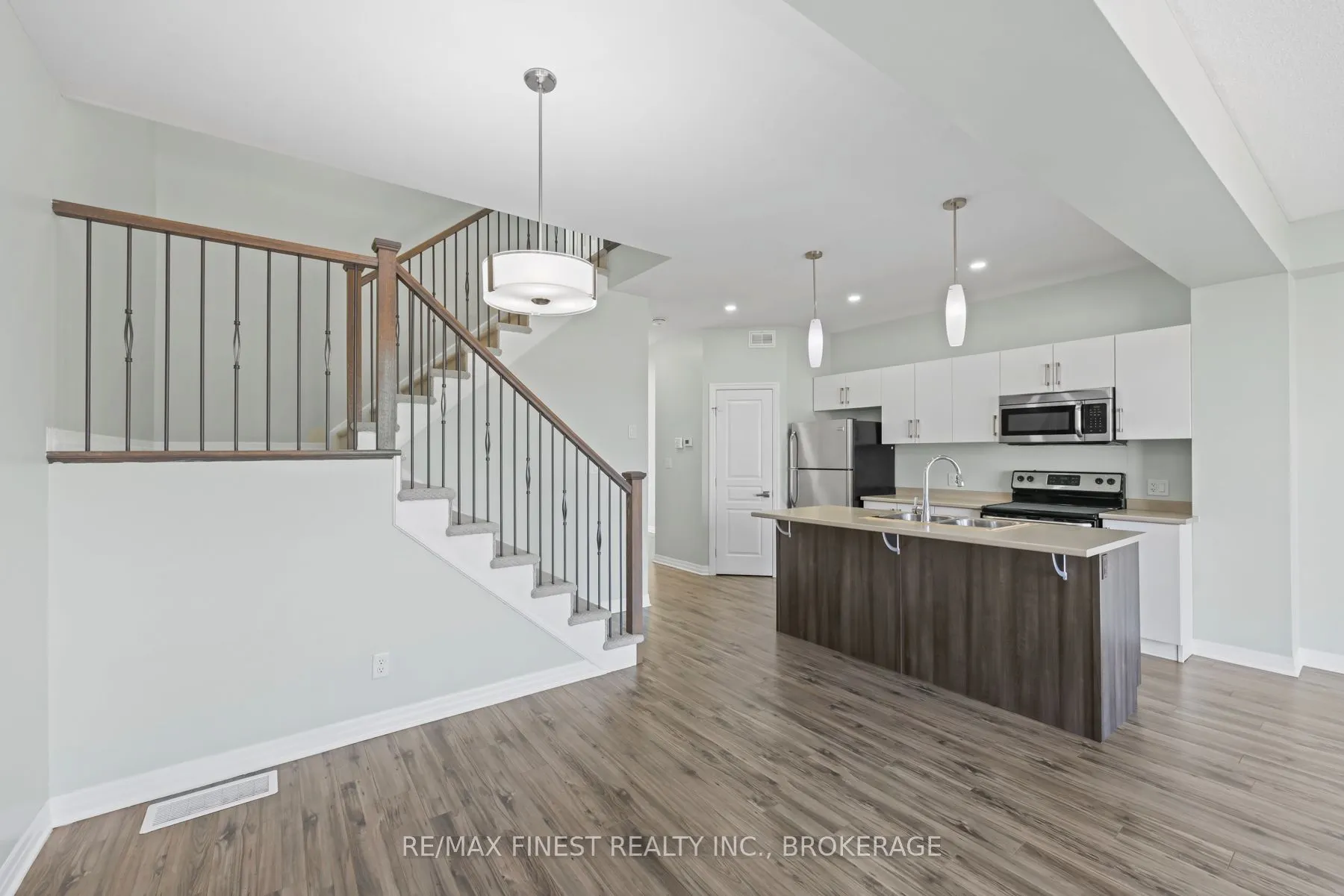 931 Riverview Way