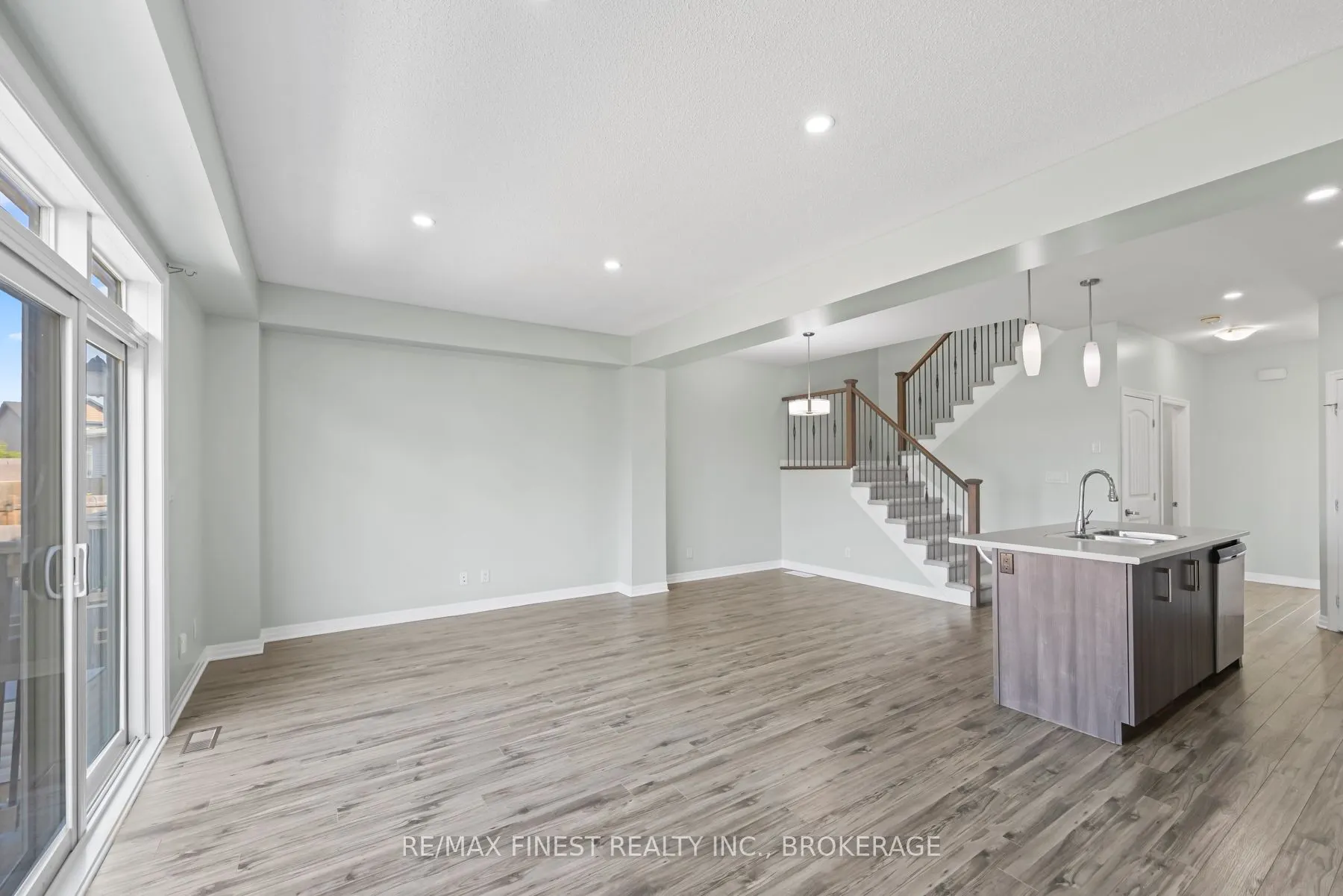 931 Riverview Way