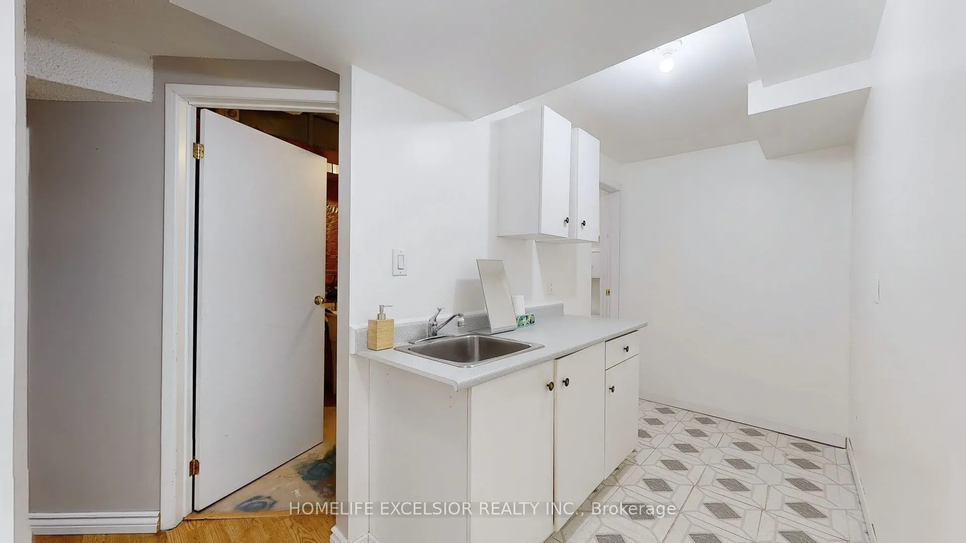 618 Barton Street, #33