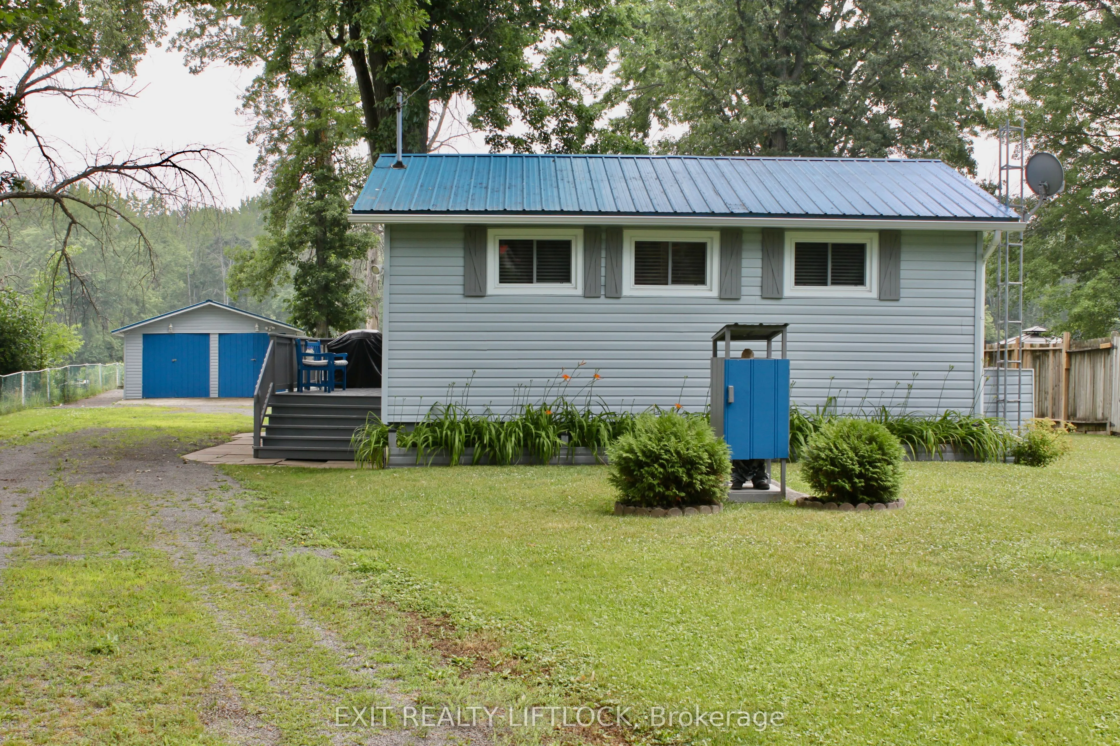 77 River Road W