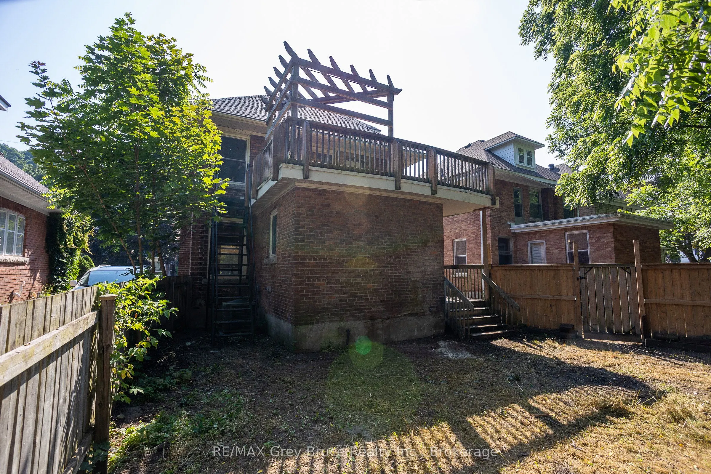 516 4th Avenue E