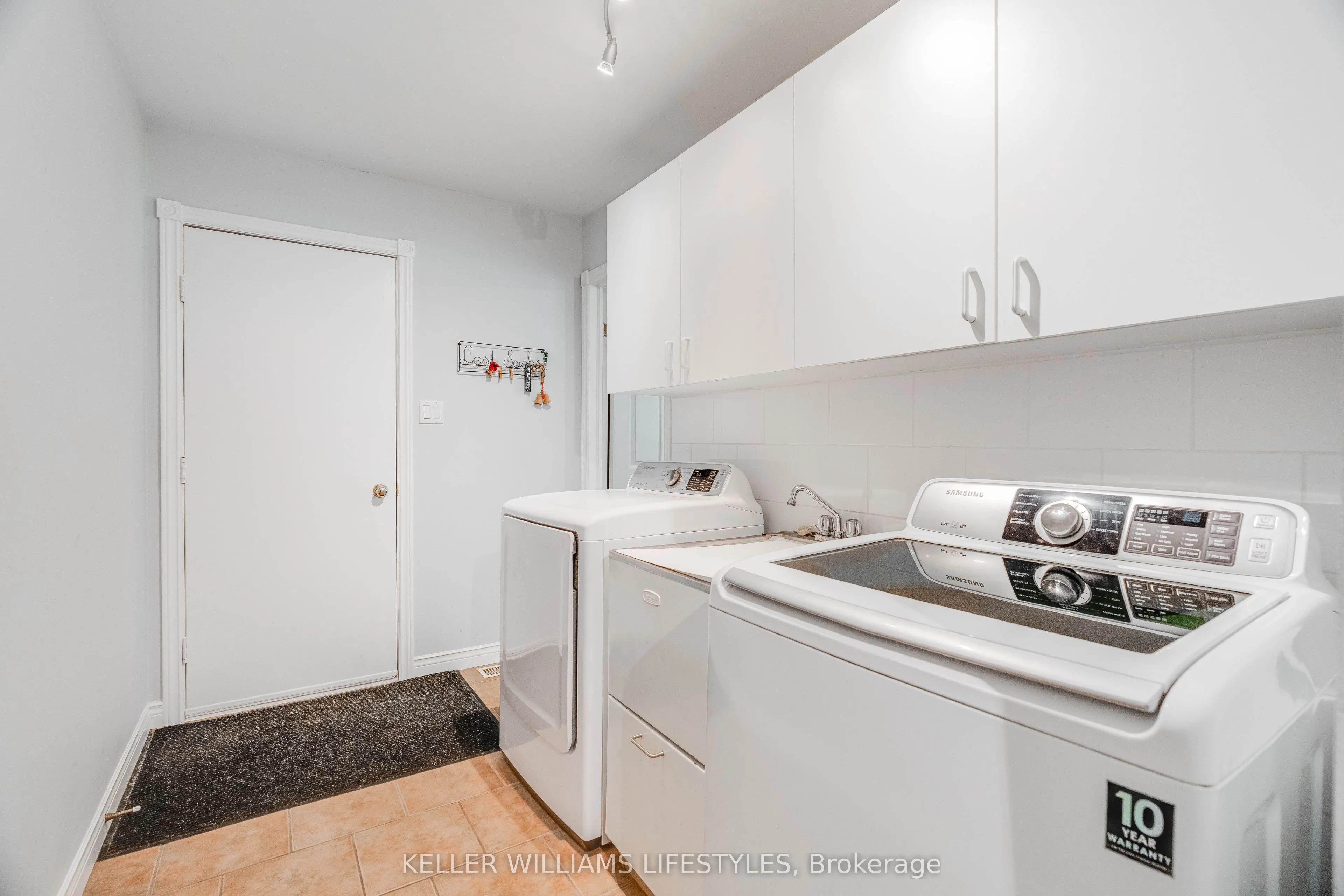 450 Scott Street E