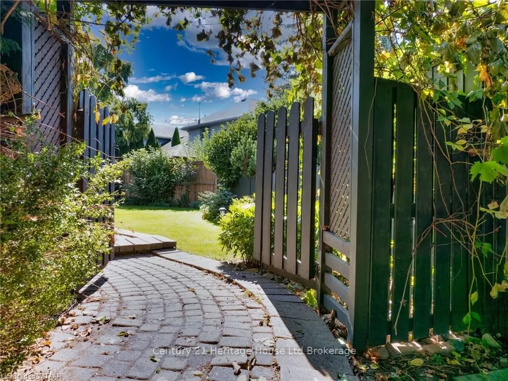 10 BLACKFOOT Place